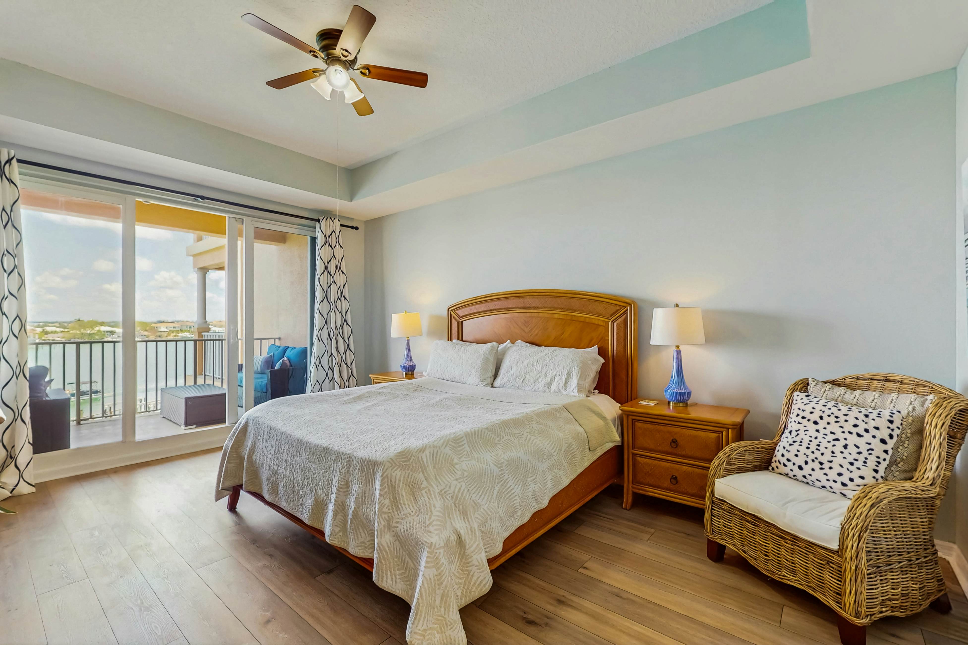 Dog-friendly bayfront 4th-floor condo with bay views, heated pool, pool spa, W/D