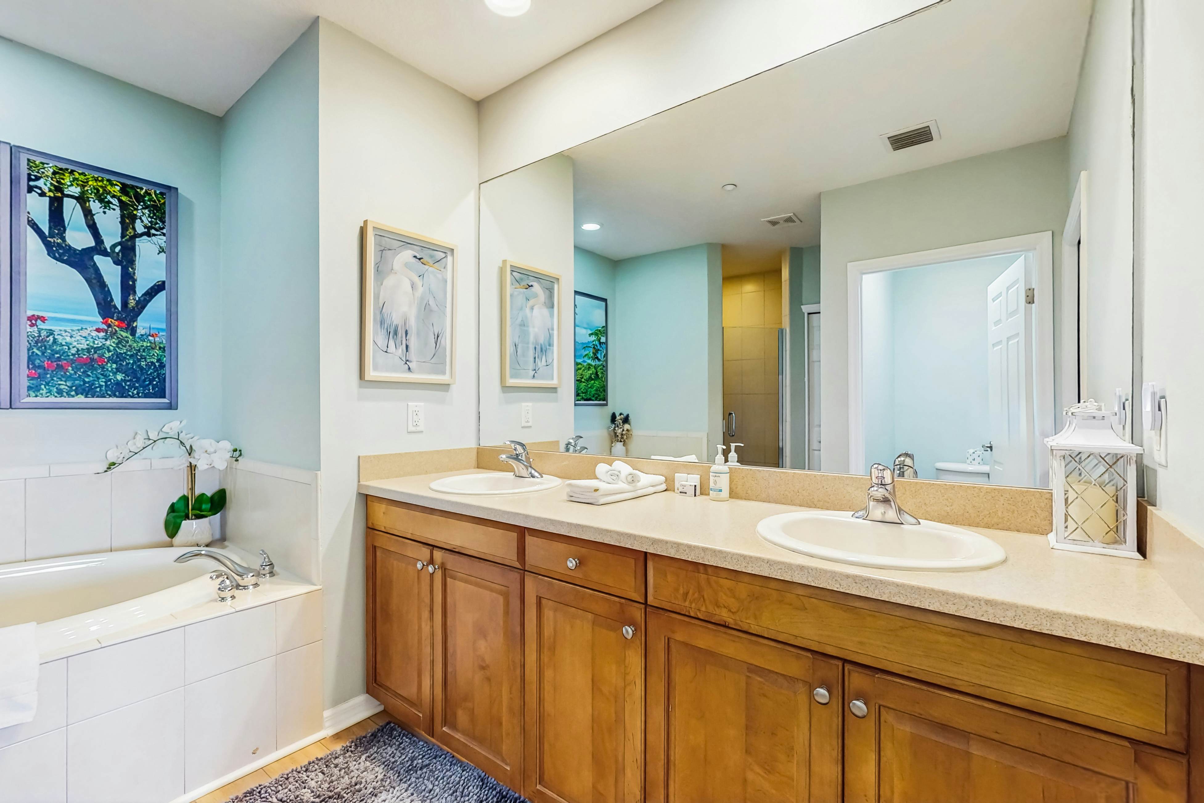 Dog-friendly bayfront 4th-floor condo with bay views, heated pool, pool spa, W/D