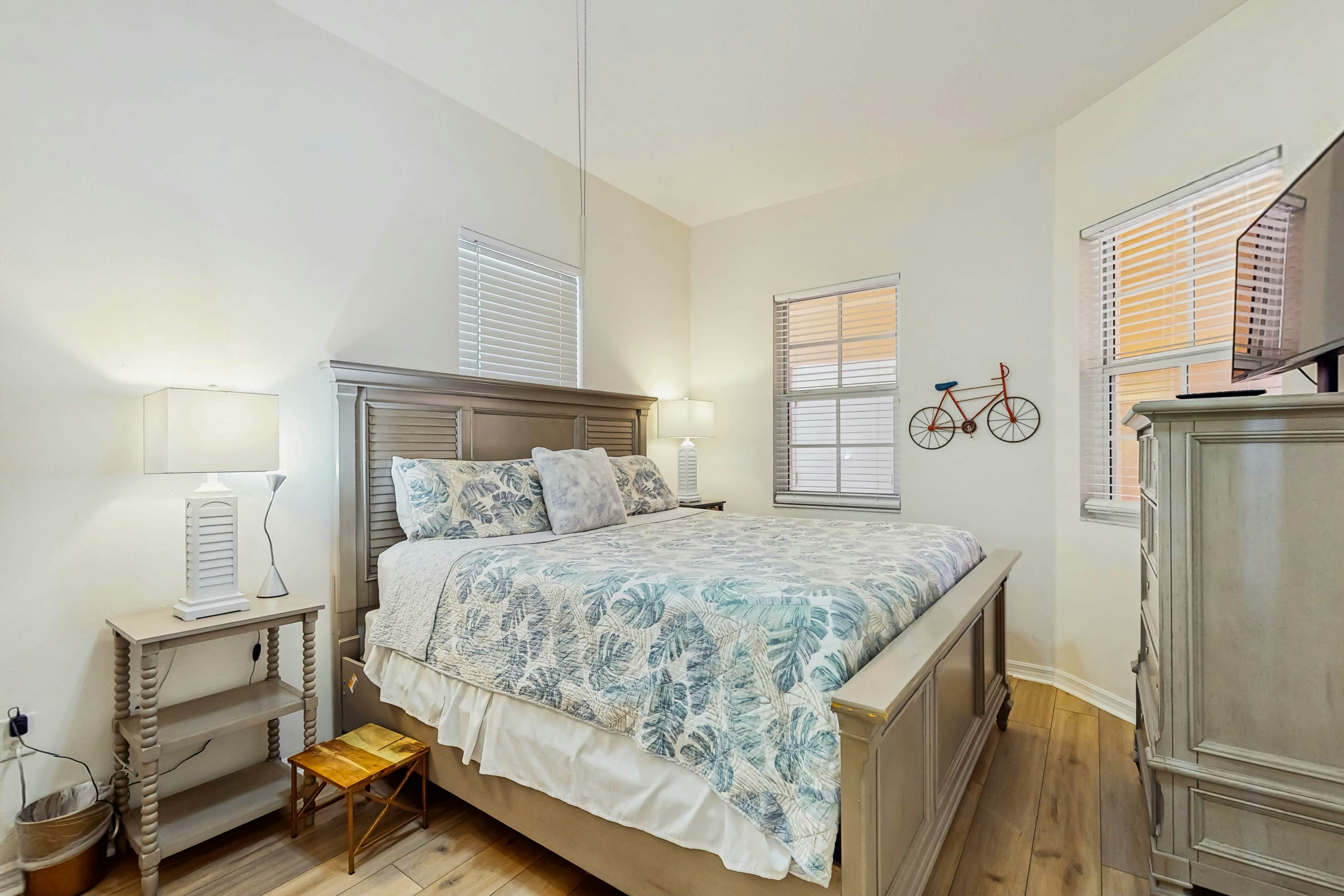 Dog-friendly bayfront 4th-floor condo with bay views, heated pool, pool spa, W/D