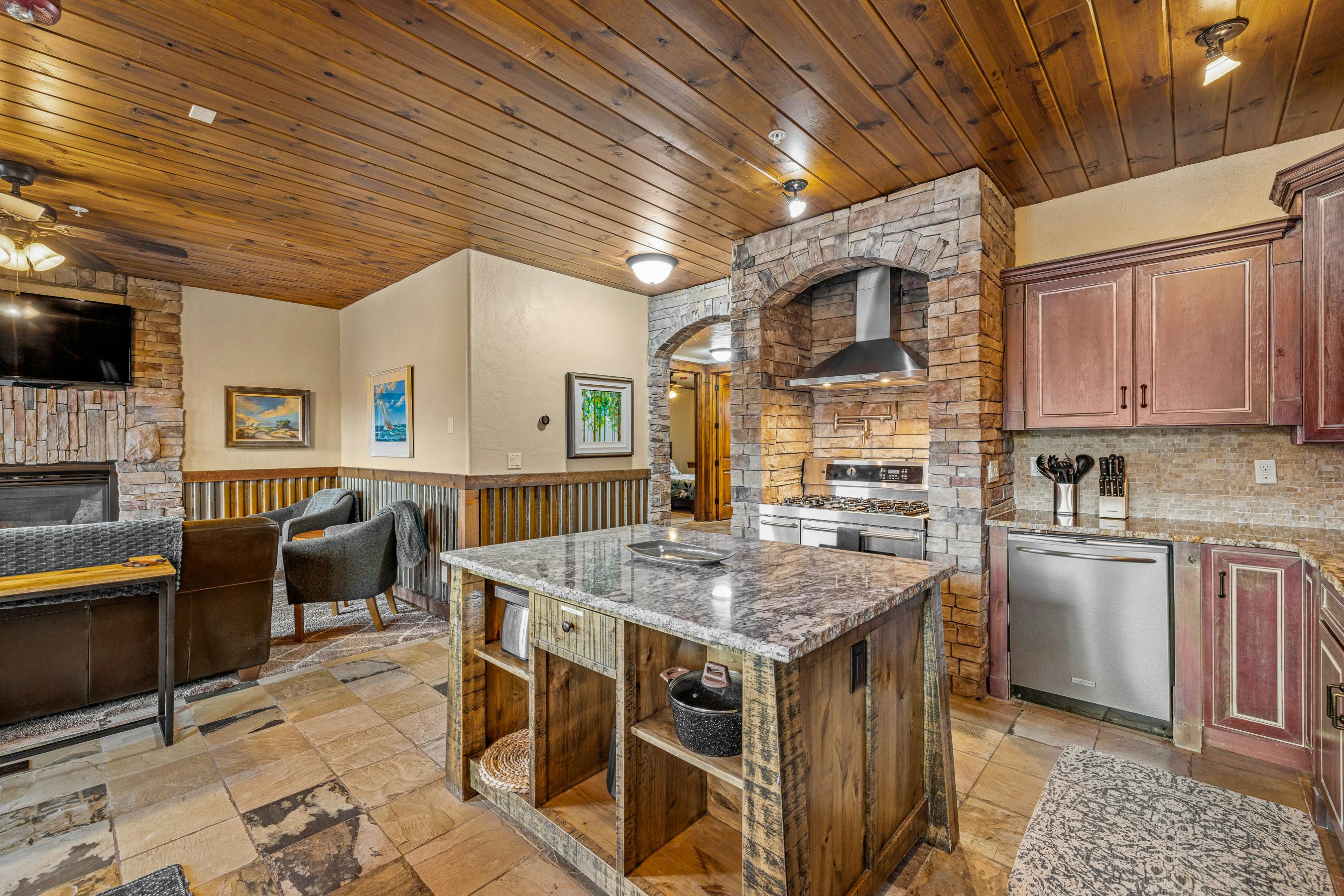 TimberCrest Downtown Lakeview Condo South