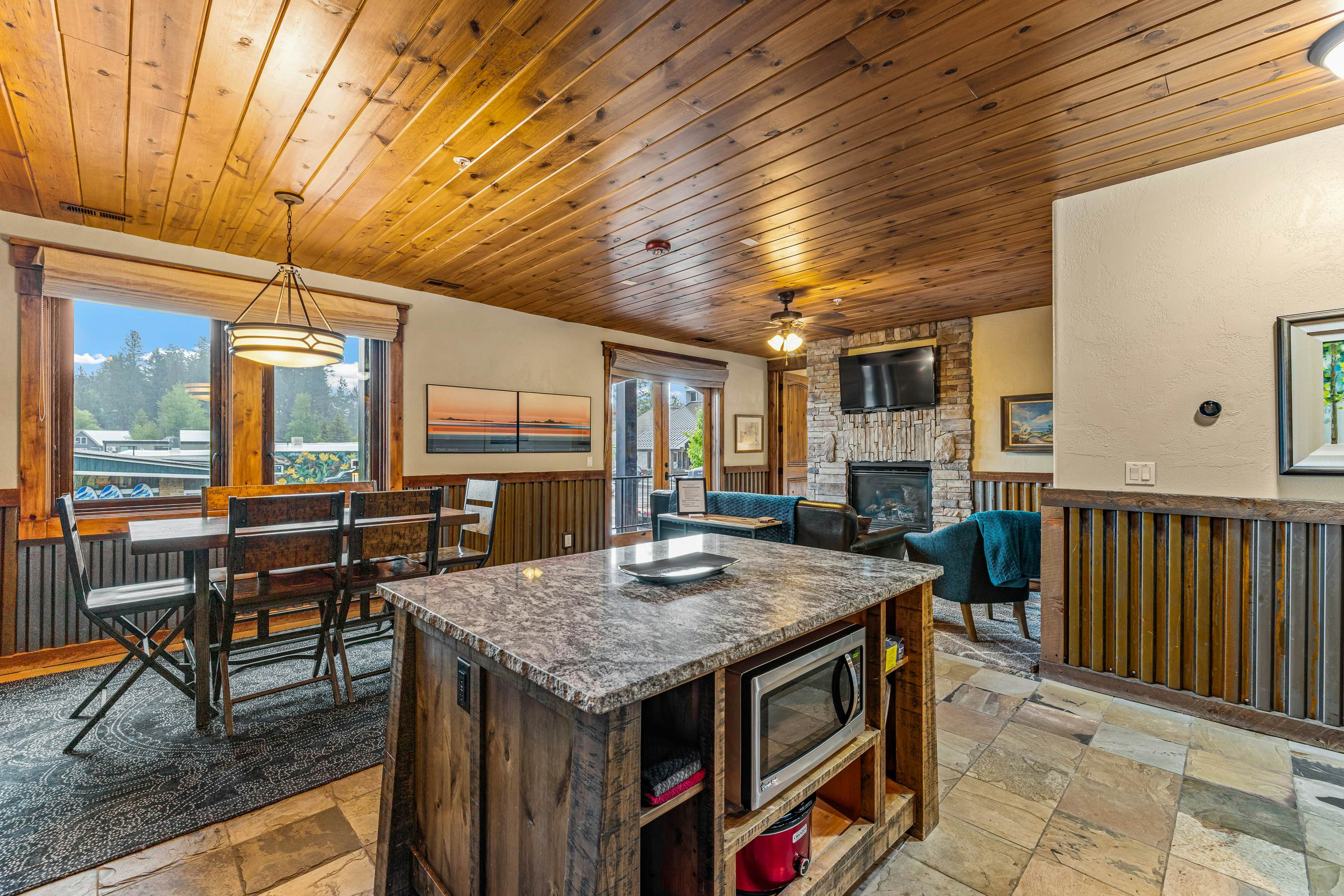 TimberCrest Downtown Lakeview Condo South