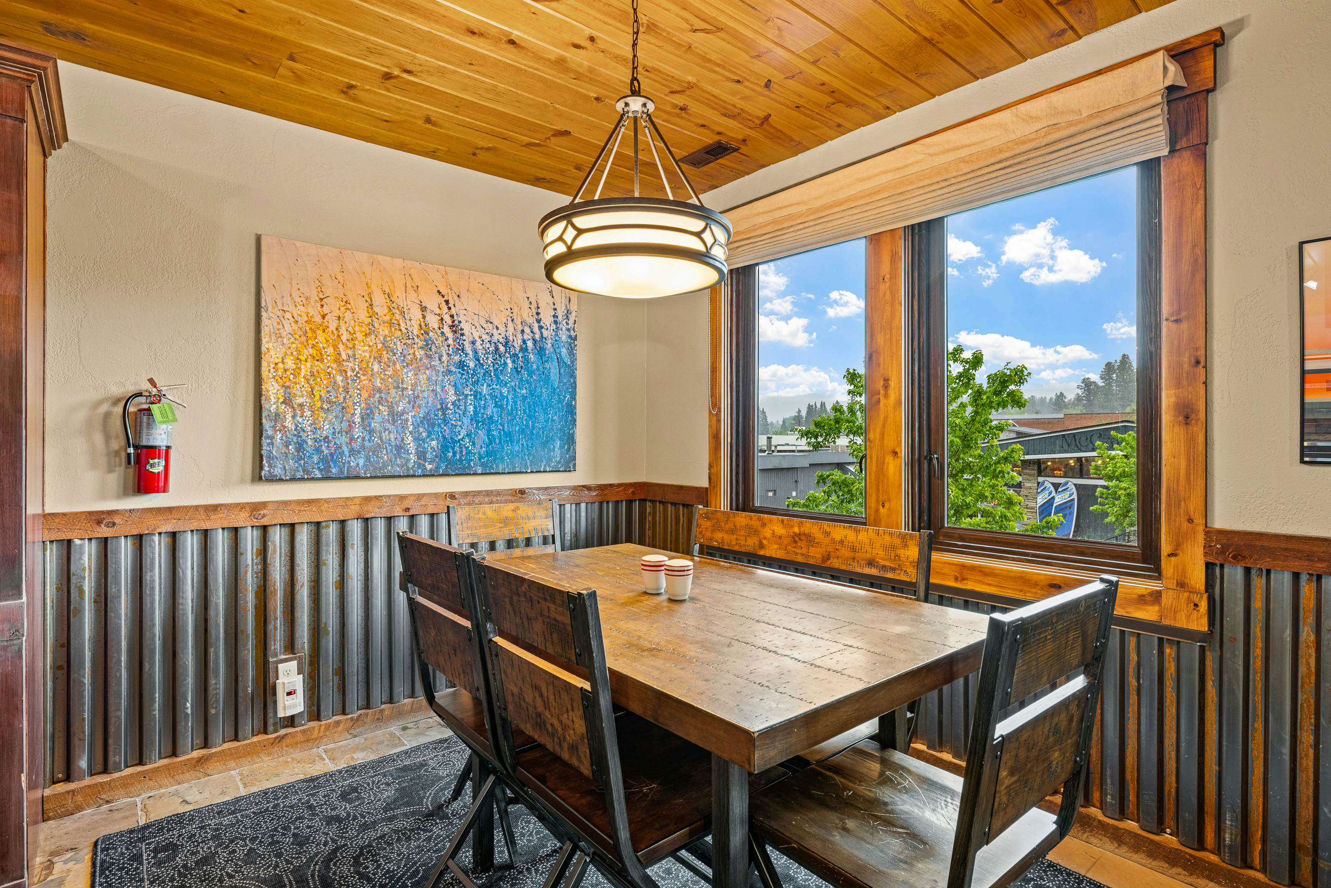 TimberCrest Downtown Lakeview Condo South