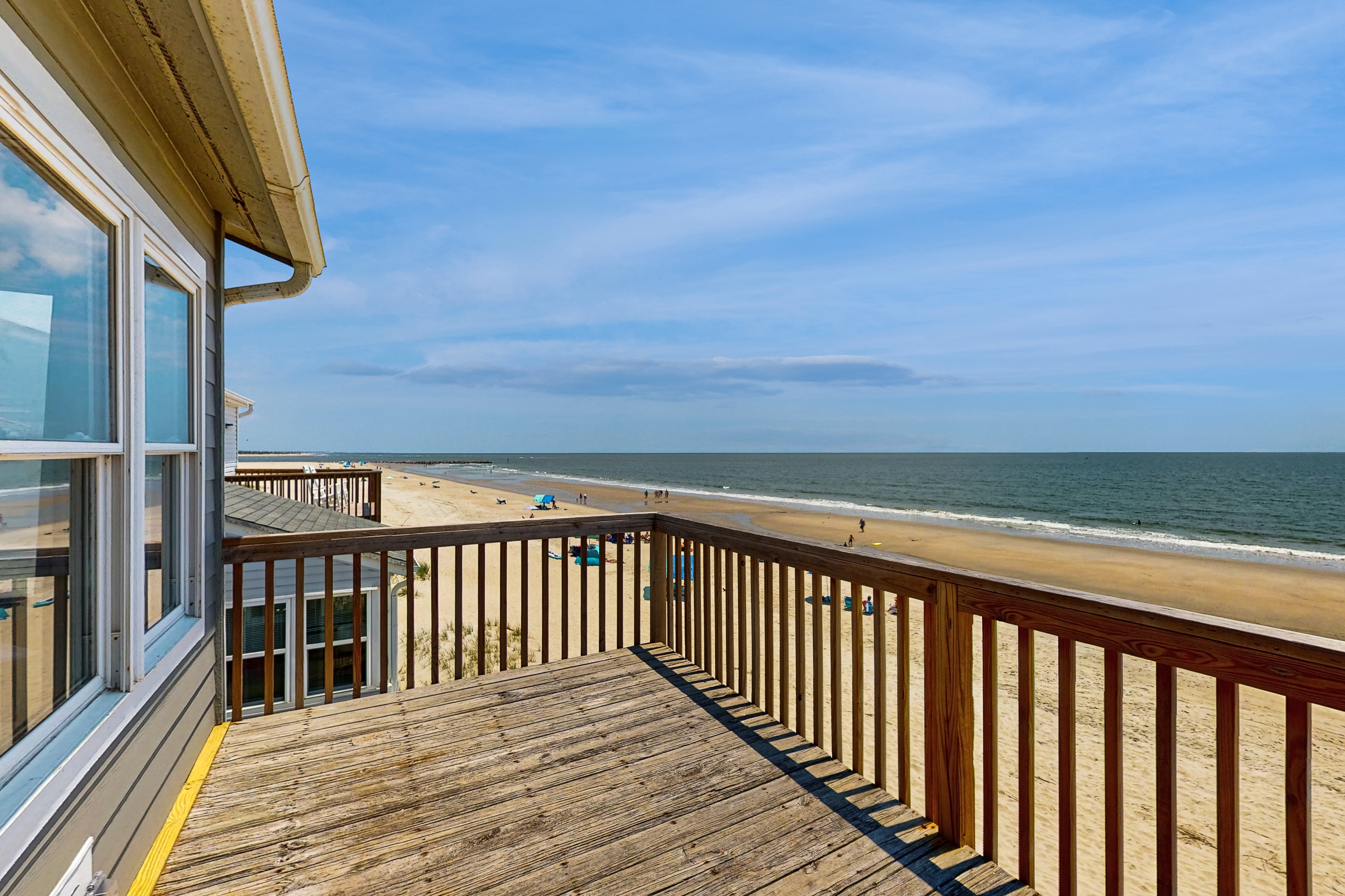 Oceanfront home with direct beach access, W/D, deck with amazing views & AC