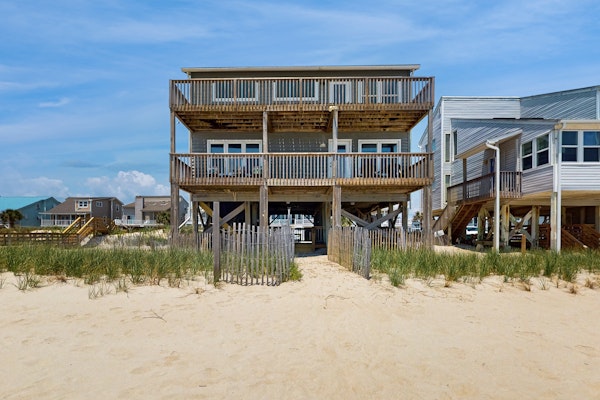 Oceanfront home with direct beach access, W/D, deck with amazing views & AC
