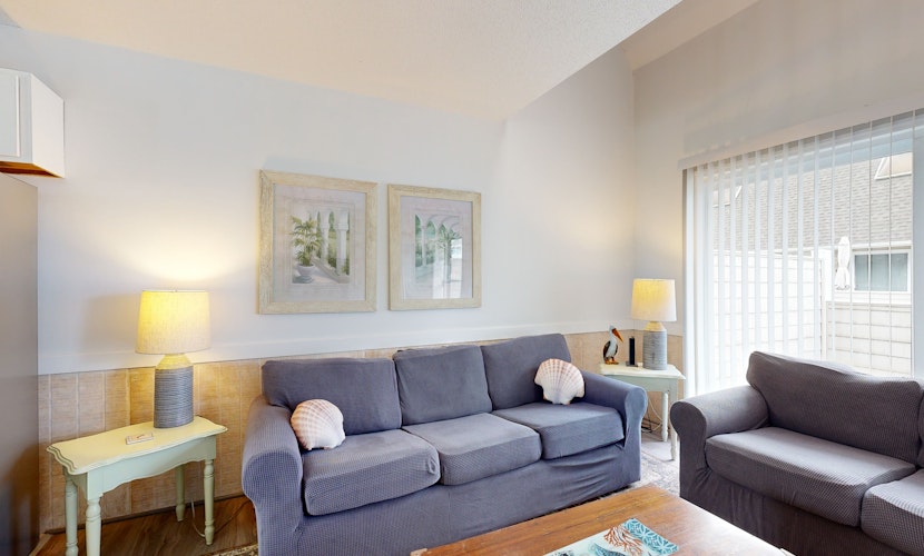 Coastal home with shared pool and close to beach attractions