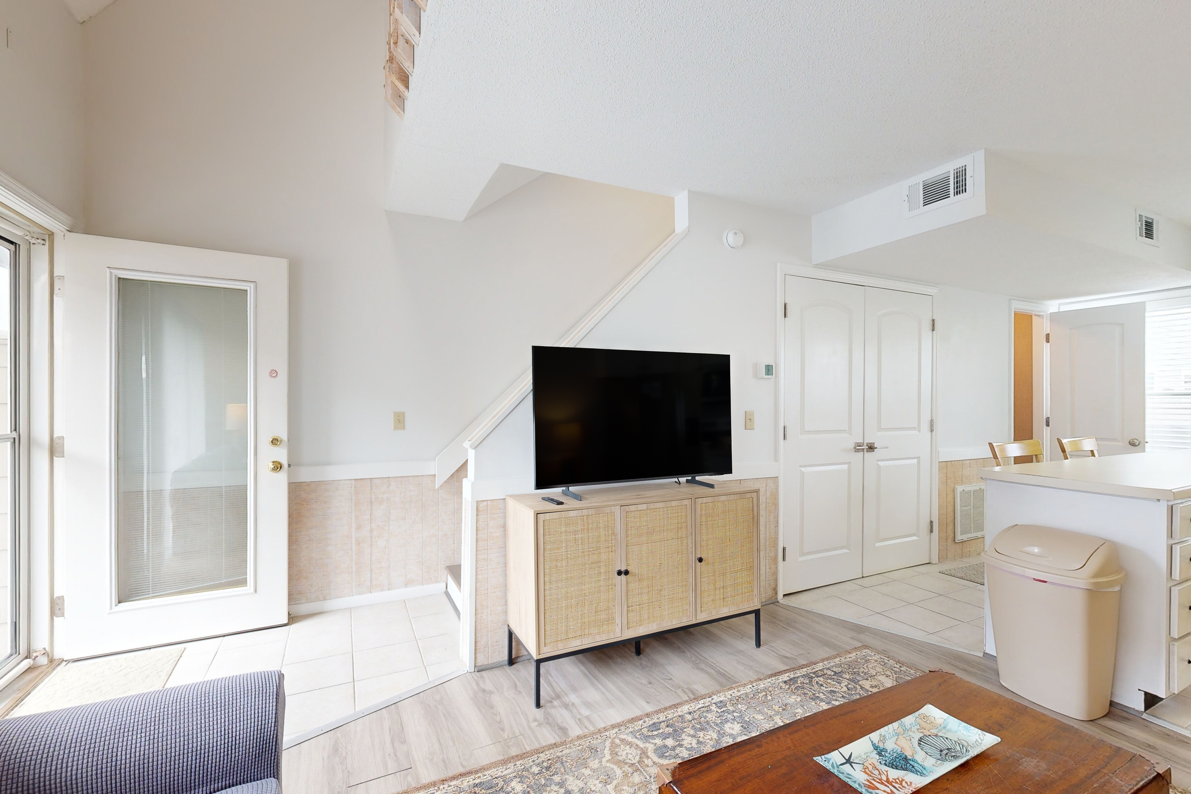 Coastal home with shared pool and close to beach attractions