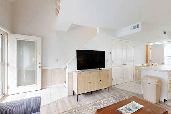 Coastal home with shared pool and close to beach attractions