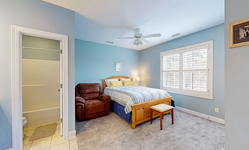 Spacious condo with marina, pool access, streaming & AC