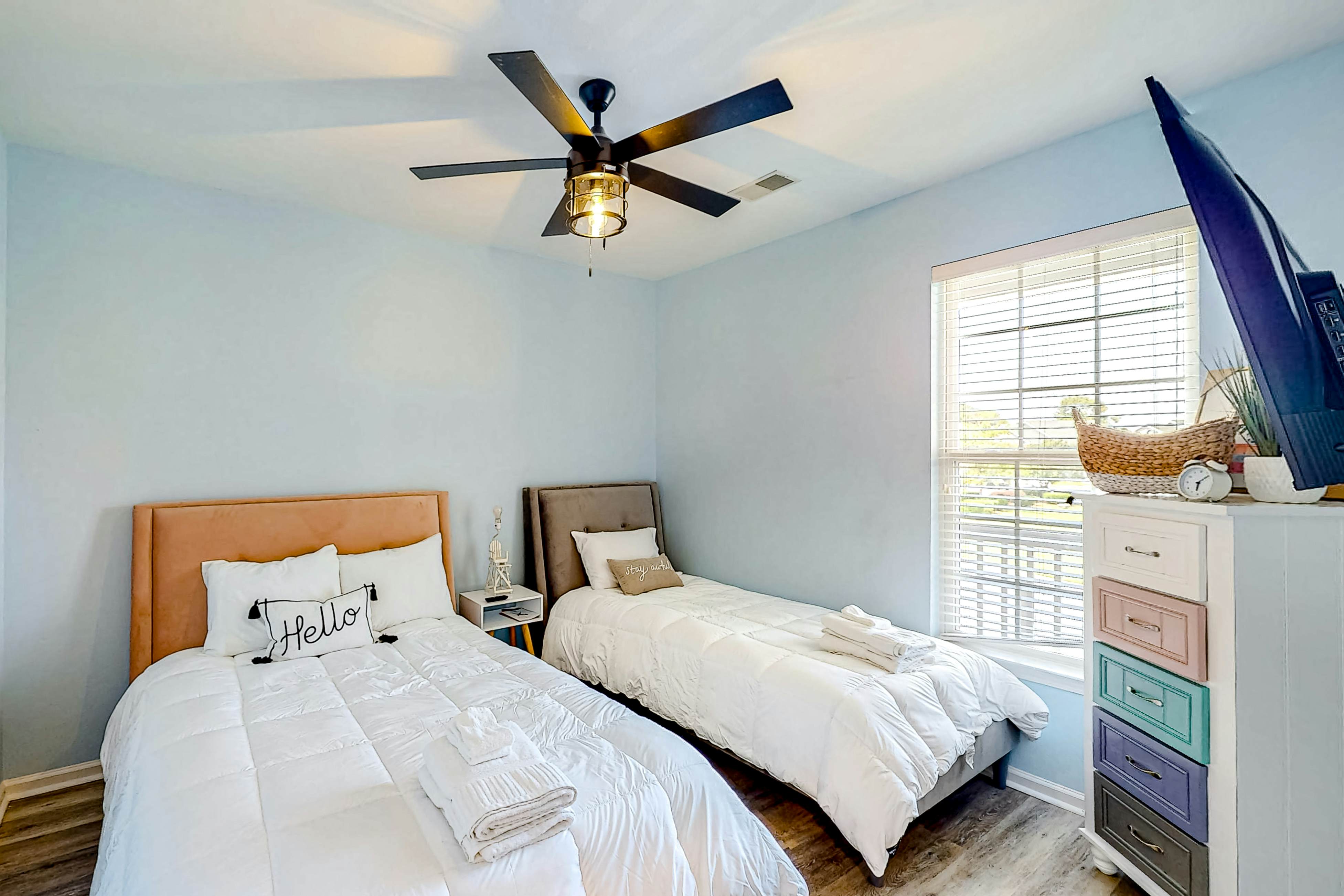 SB40  Family Tides - Sandpiper Bay