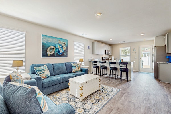 Coastal home near golf courses and close to beach attractions - central AC & W/D