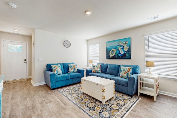 Coastal home near golf courses and close to beach attractions - central AC & W/D