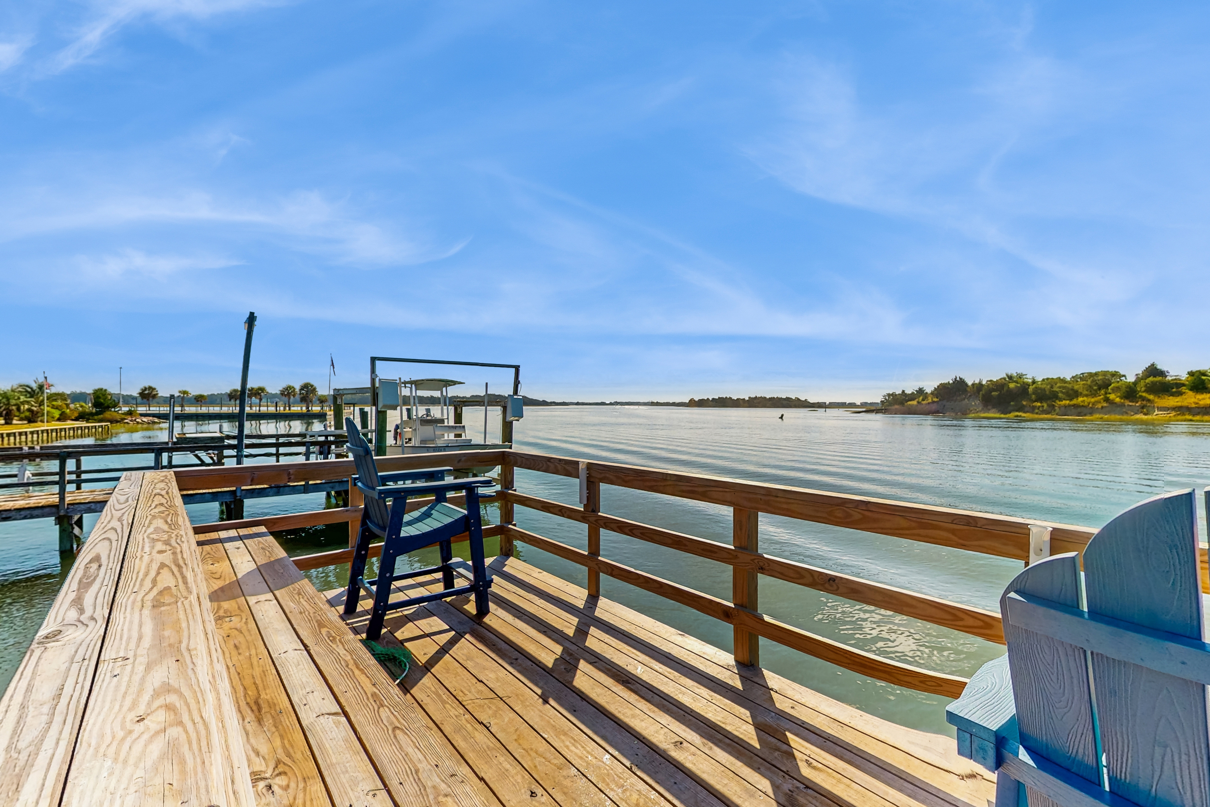 Intracoastal Waterway-view cottage with private deck, & central AC