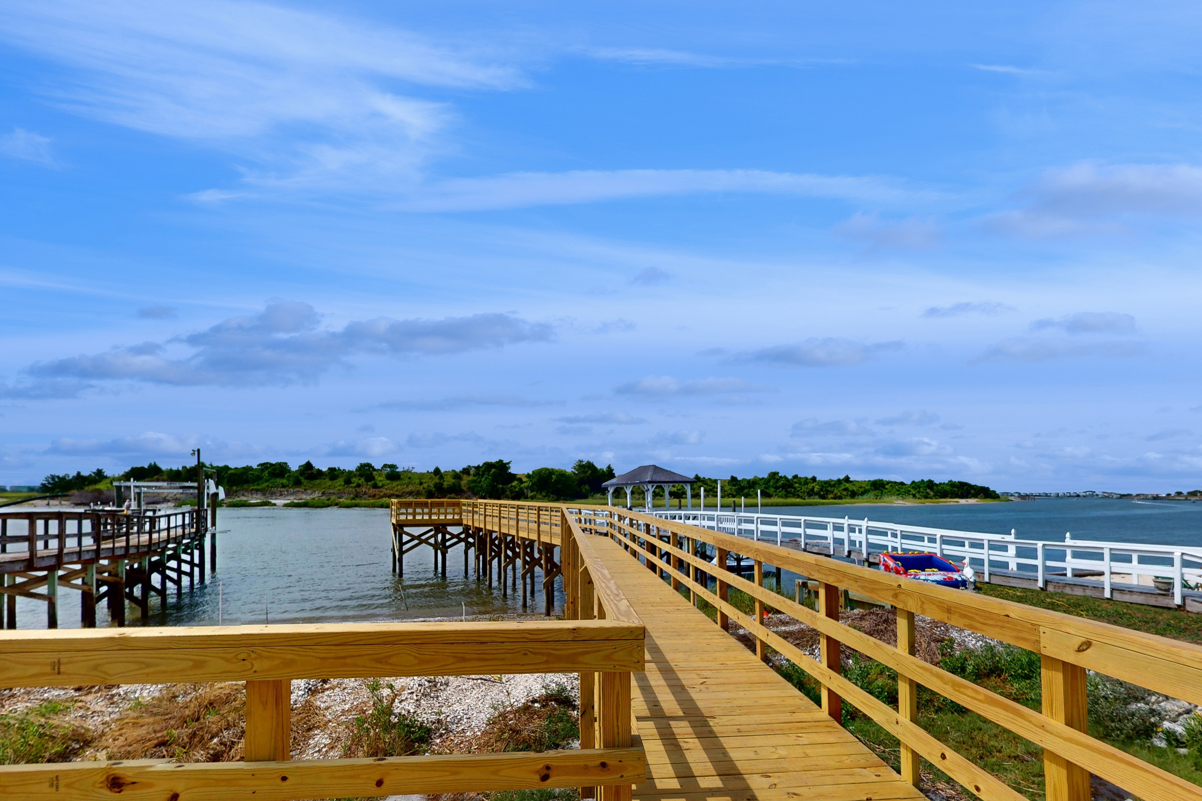 Intracoastal Waterway-view cottage with private deck, & central AC