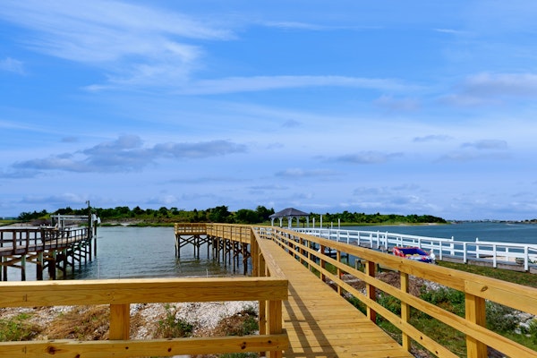 Intracoastal Waterway-view cottage with private deck, & central AC