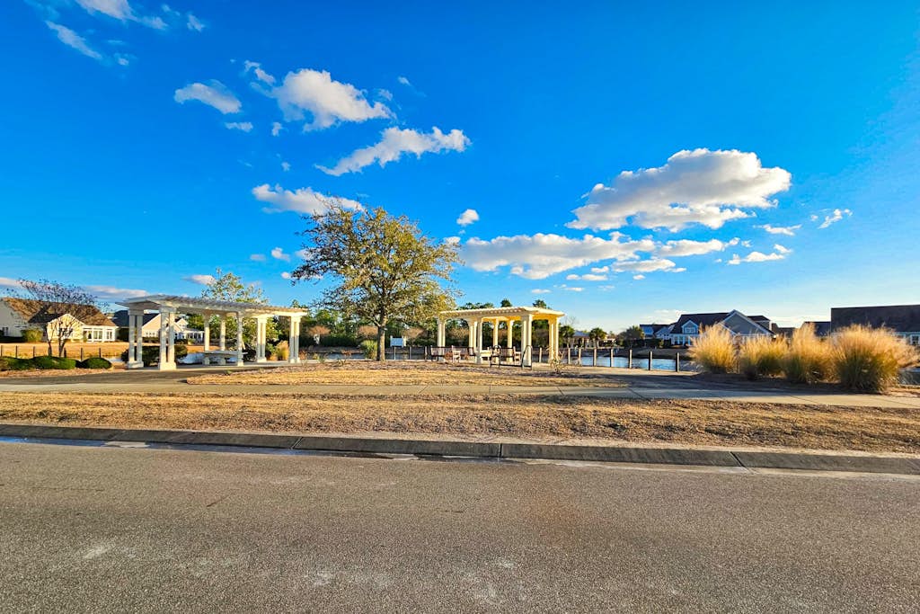 St James quiet home, professionally decorated & near the beach - gas grill & AC