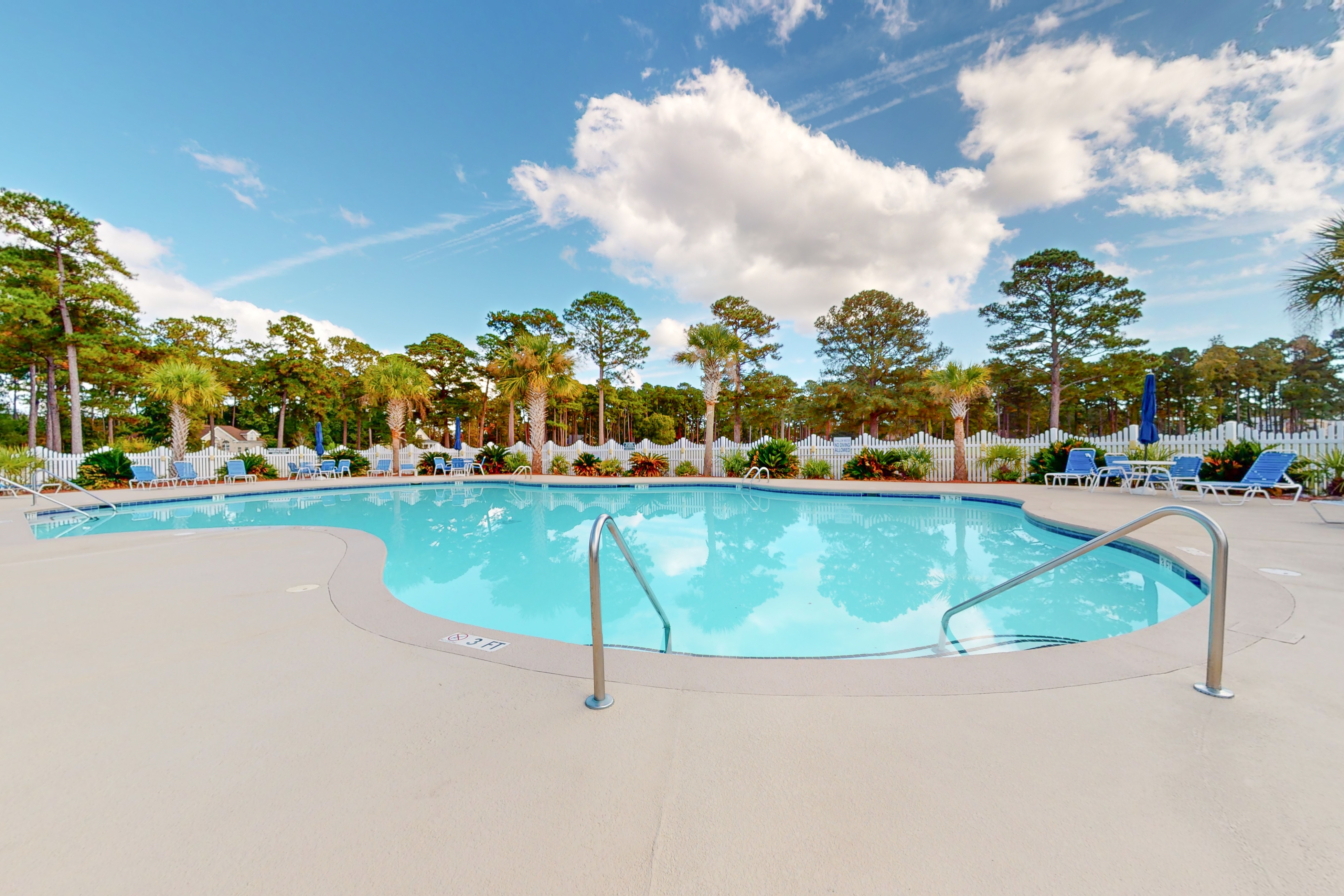 Coastal condo with golf course views, on-site pools, gym, & balcony