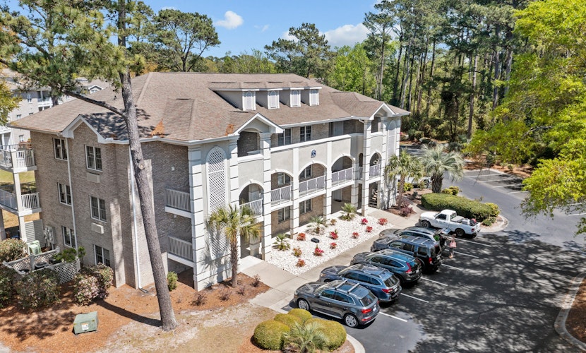 Colony II at Oyster Bay condo | fast WiFi, seasonal pools, hot tub, fitness room