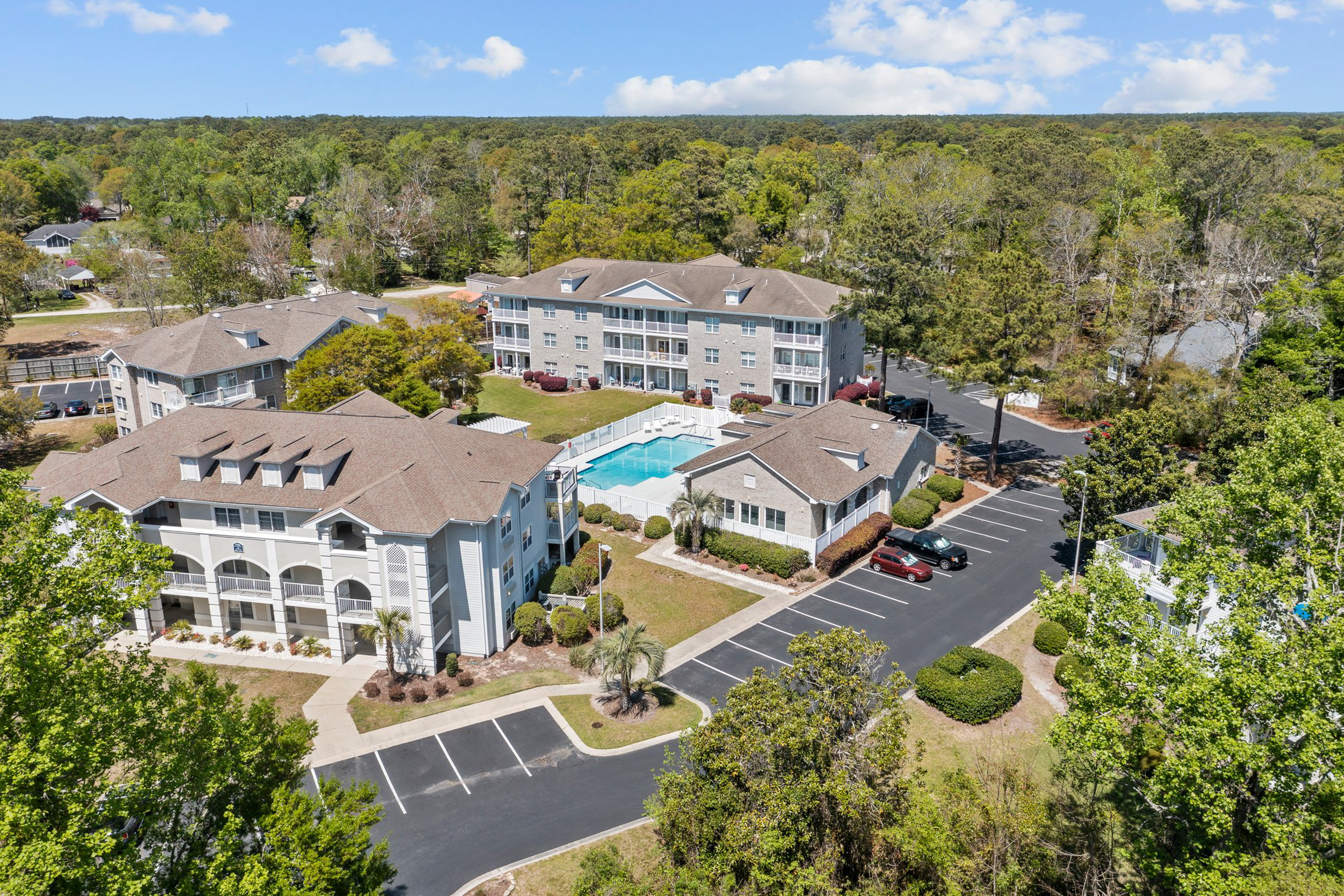 Colony II at Oyster Bay condo | fast WiFi, seasonal pools, hot tub, fitness room
