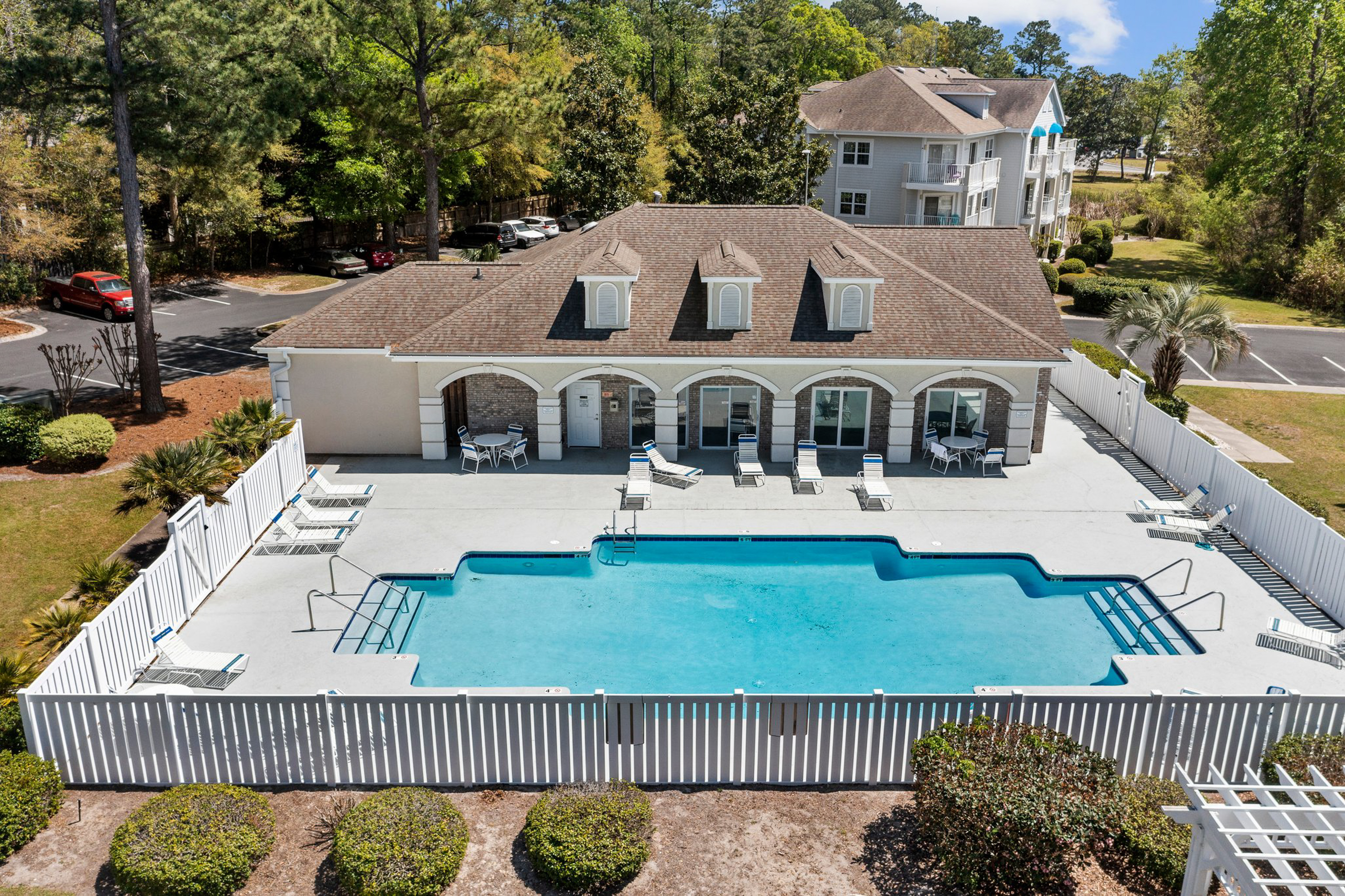 Colony II at Oyster Bay condo | fast WiFi, seasonal pools, hot tub, fitness room