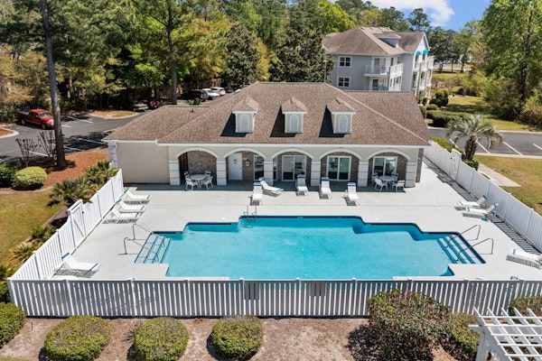 Colony II at Oyster Bay condo | fast WiFi, seasonal pools, hot tub, fitness room