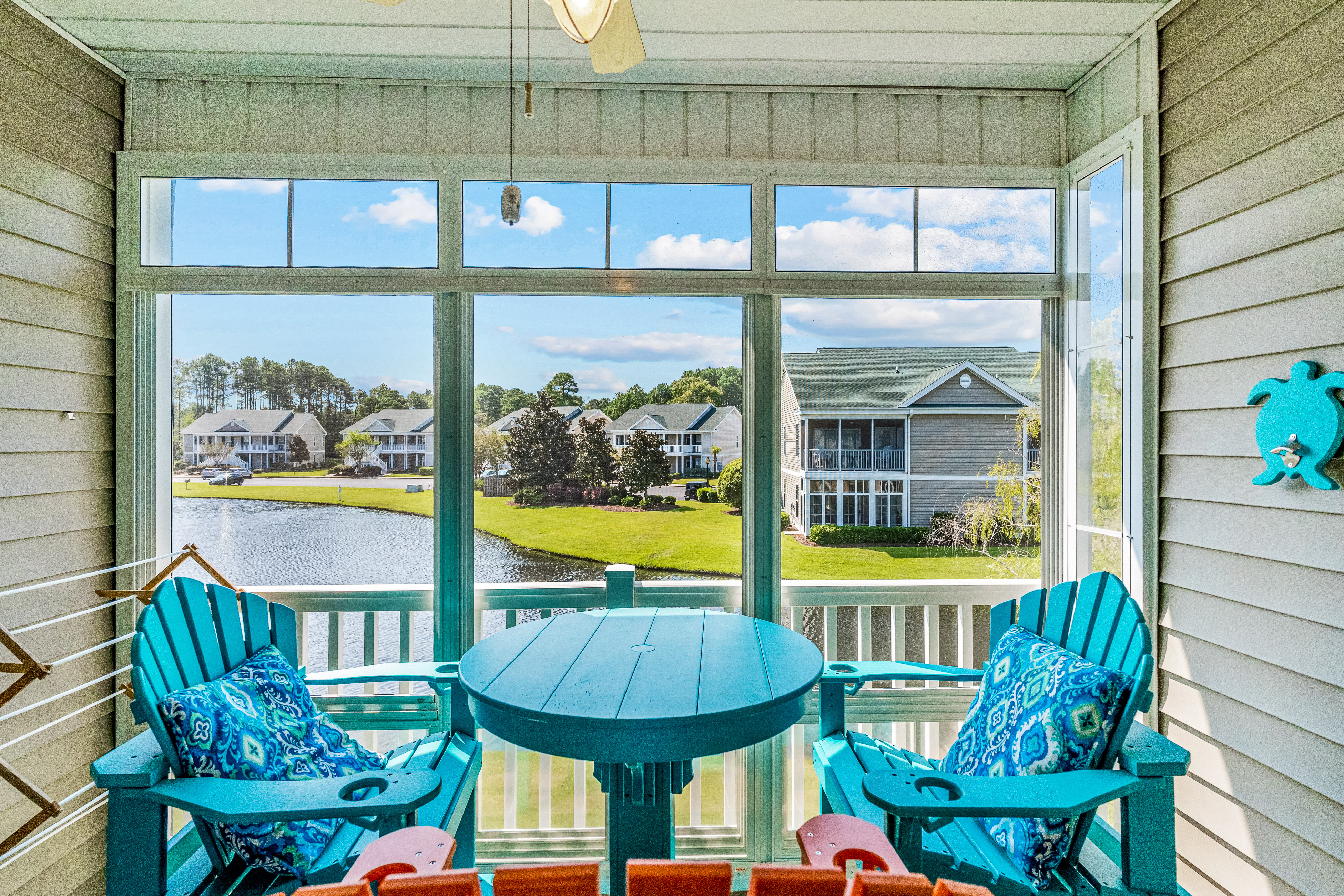 Lovely condo with water view, balcony, full kitchen & W/D - dog-friendly