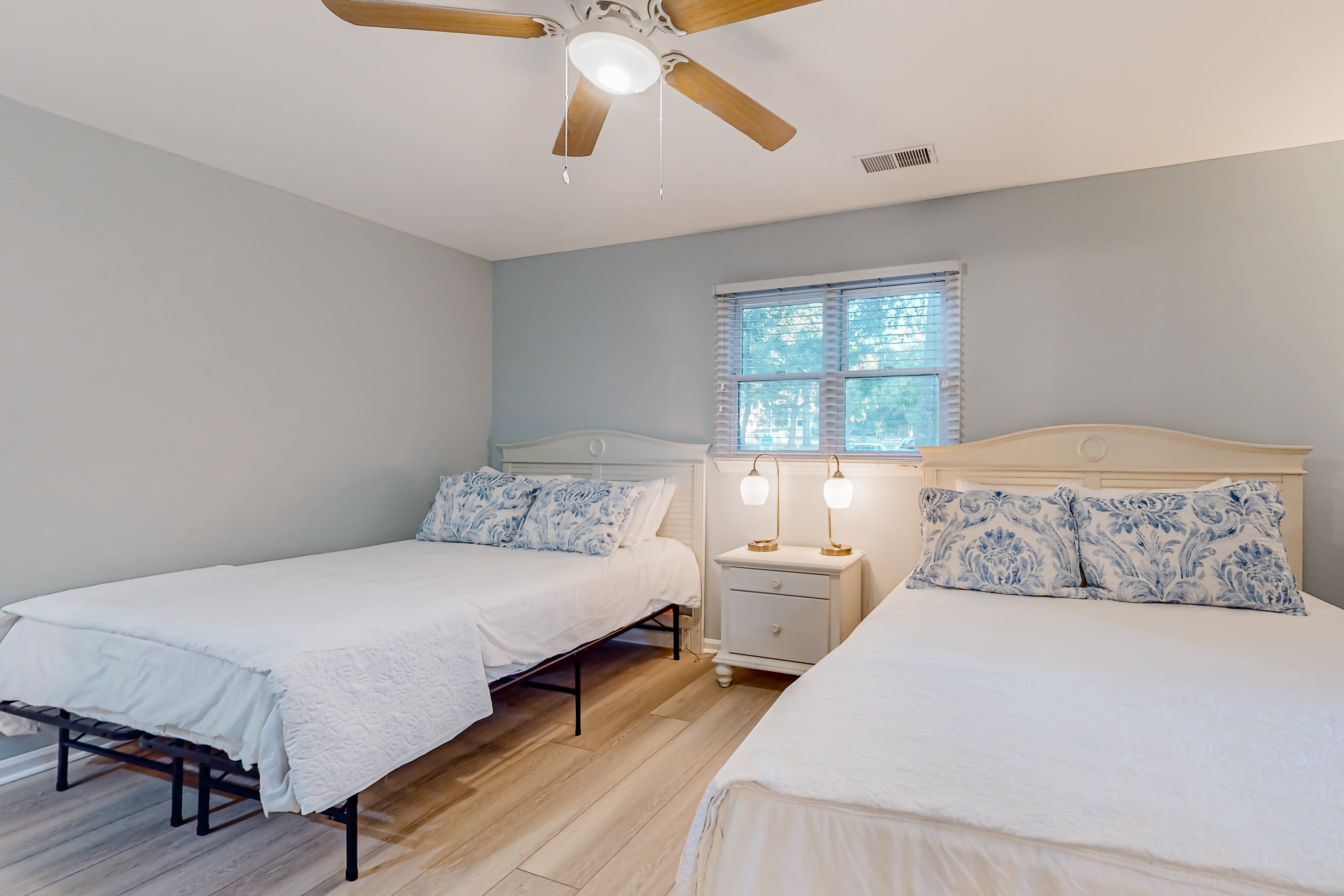 Lovely stay with patio, & kitchenette - dog- & snowbird-friendly