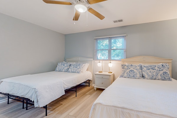 Lovely stay with patio, & kitchenette - dog- & snowbird-friendly