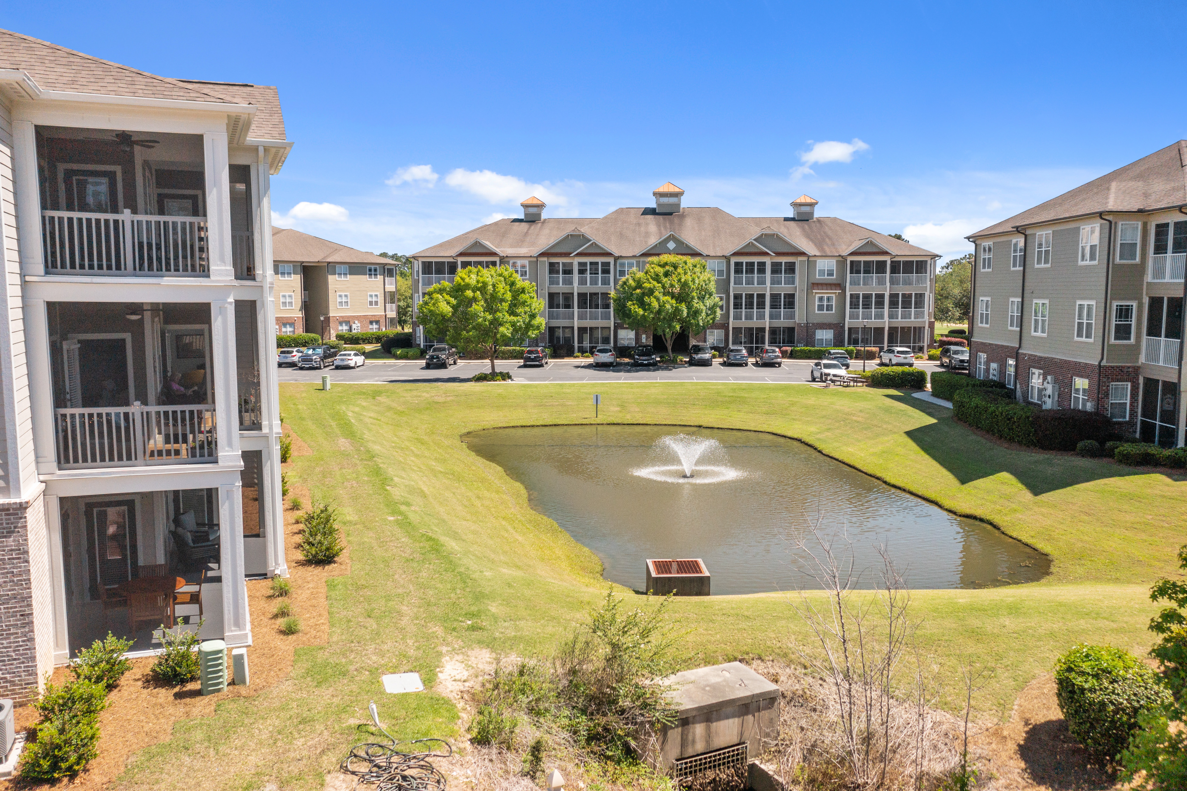 Centrally located condo with a patio, W/D, & AC - pool and on-site golf access