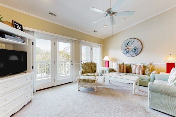 Sunny condo with a pool, balcony, chef's kitchen, beach gear, W/D, & AC