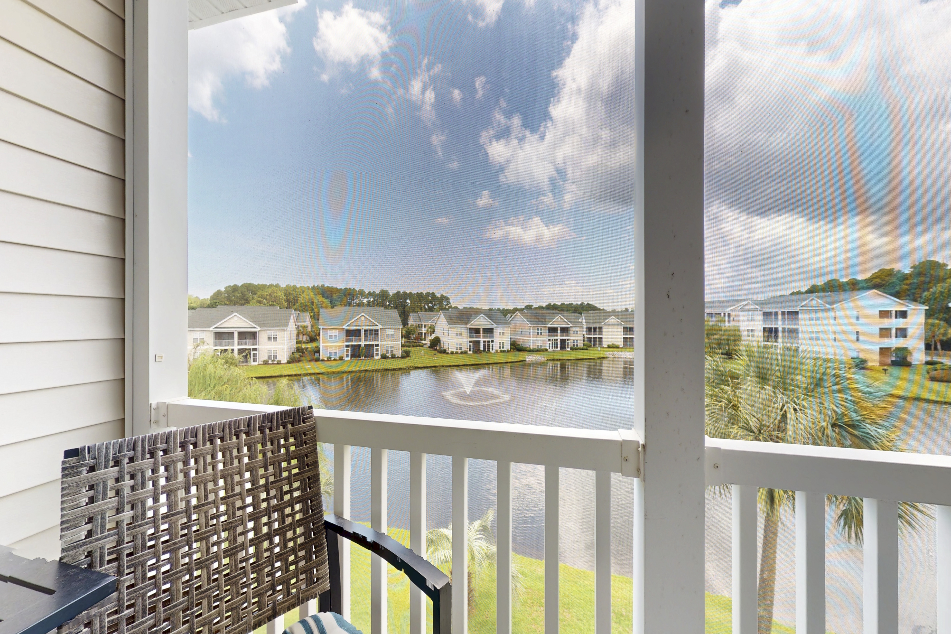 Stunning coastal condo with shared pool, close to beach and local attractions