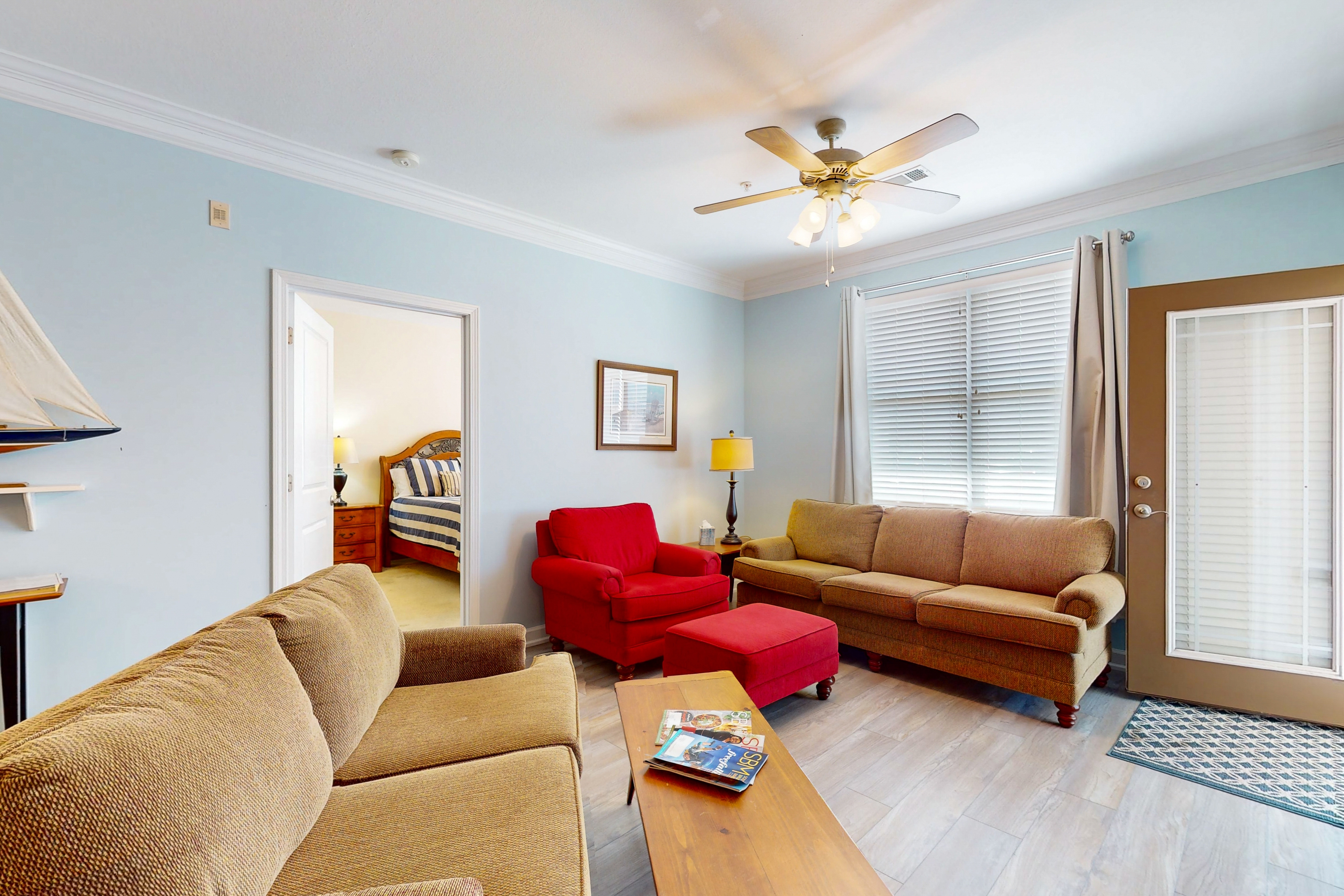 Snowbird-friendly condo with 2 outdoor pools, patio, & streaming- golfing nearby