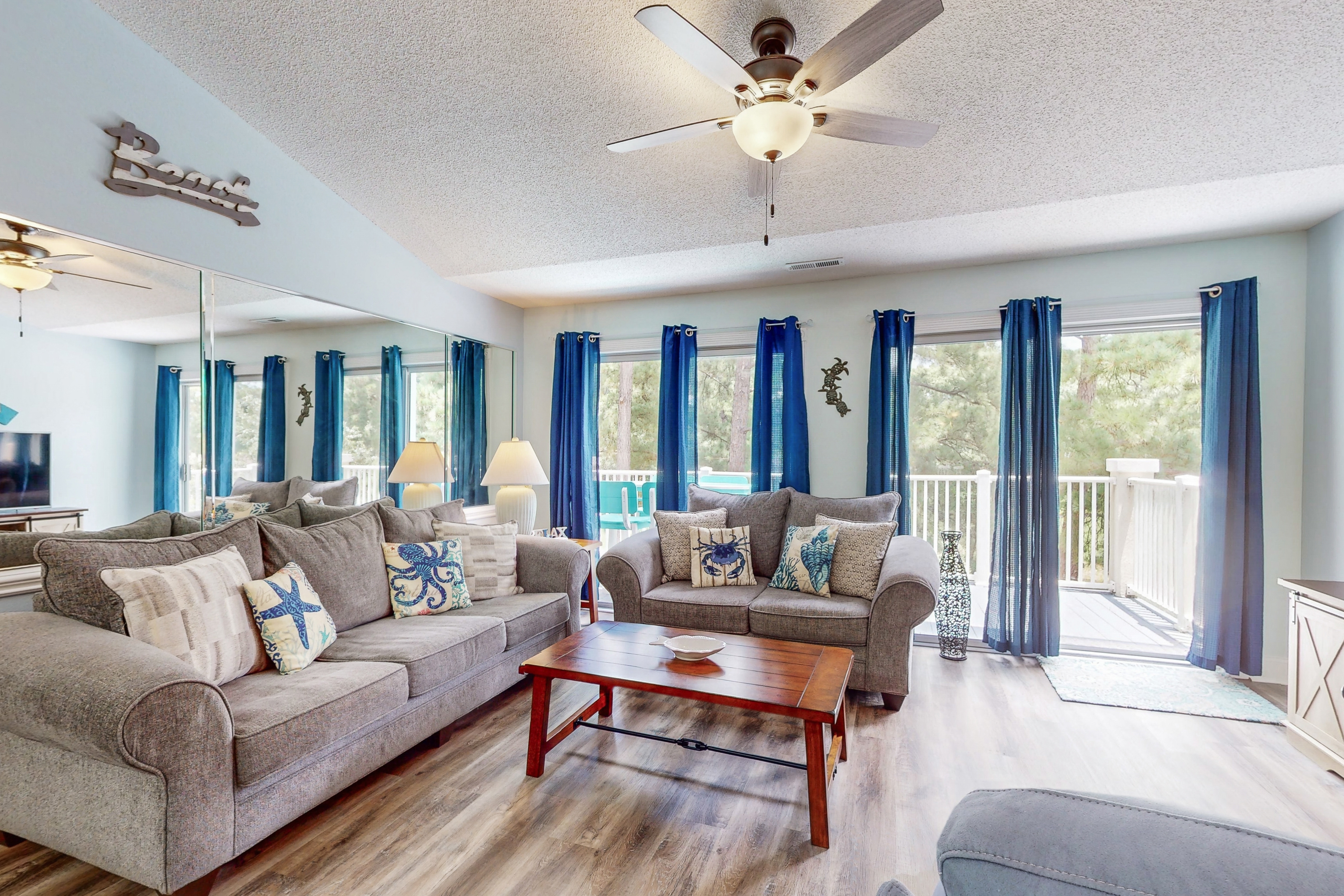 3rd floor condo & studio with streaming, kitchen, kitchenette, balcony, W/D