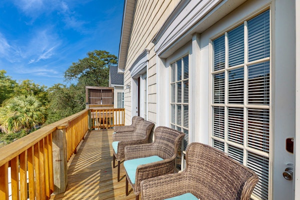 Coastal home close to Holden Beach and local attractions