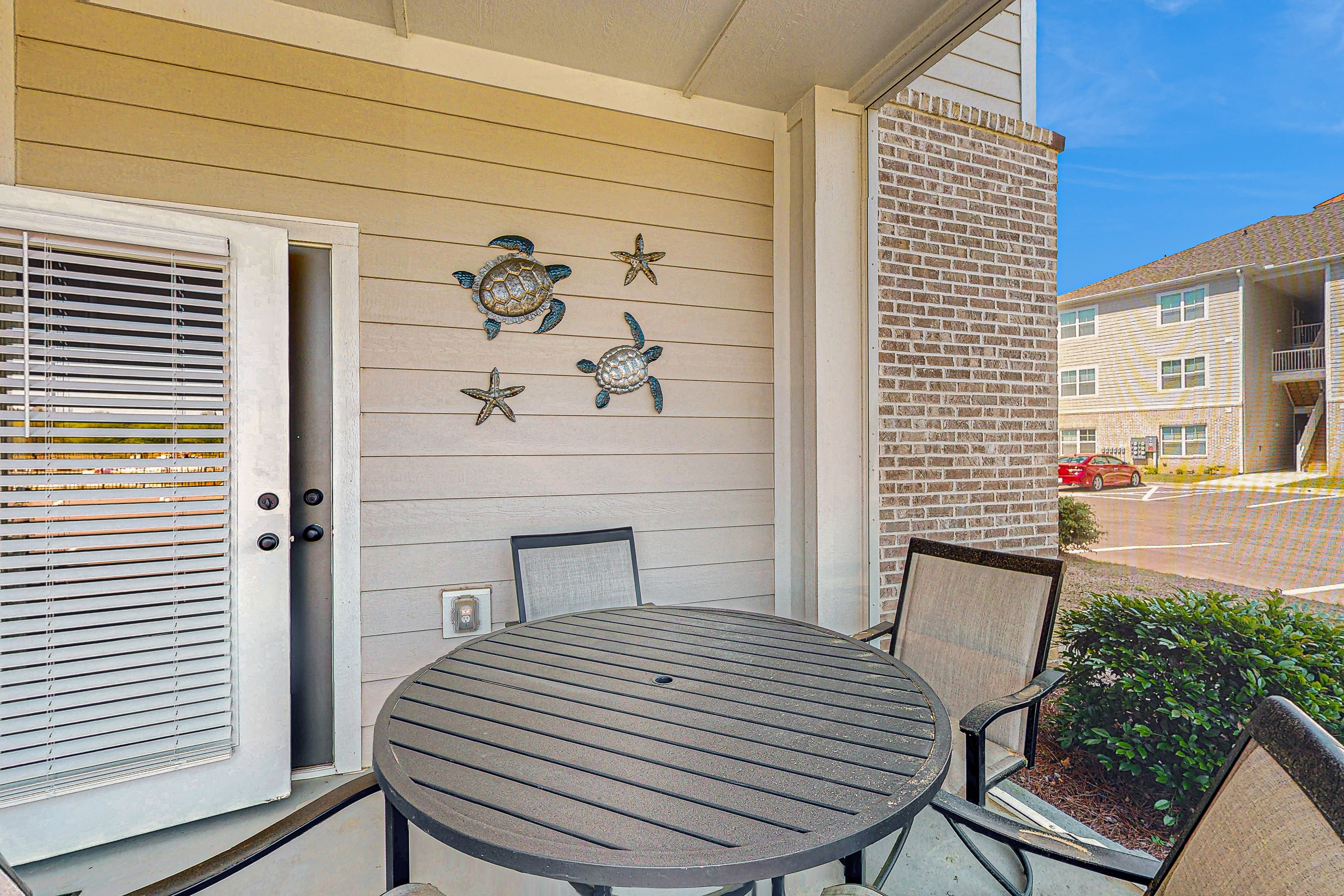 Coastal home near golf courses with shared pool and tennis courts