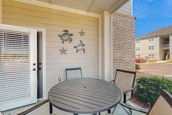 Coastal home near golf courses with shared pool and tennis courts