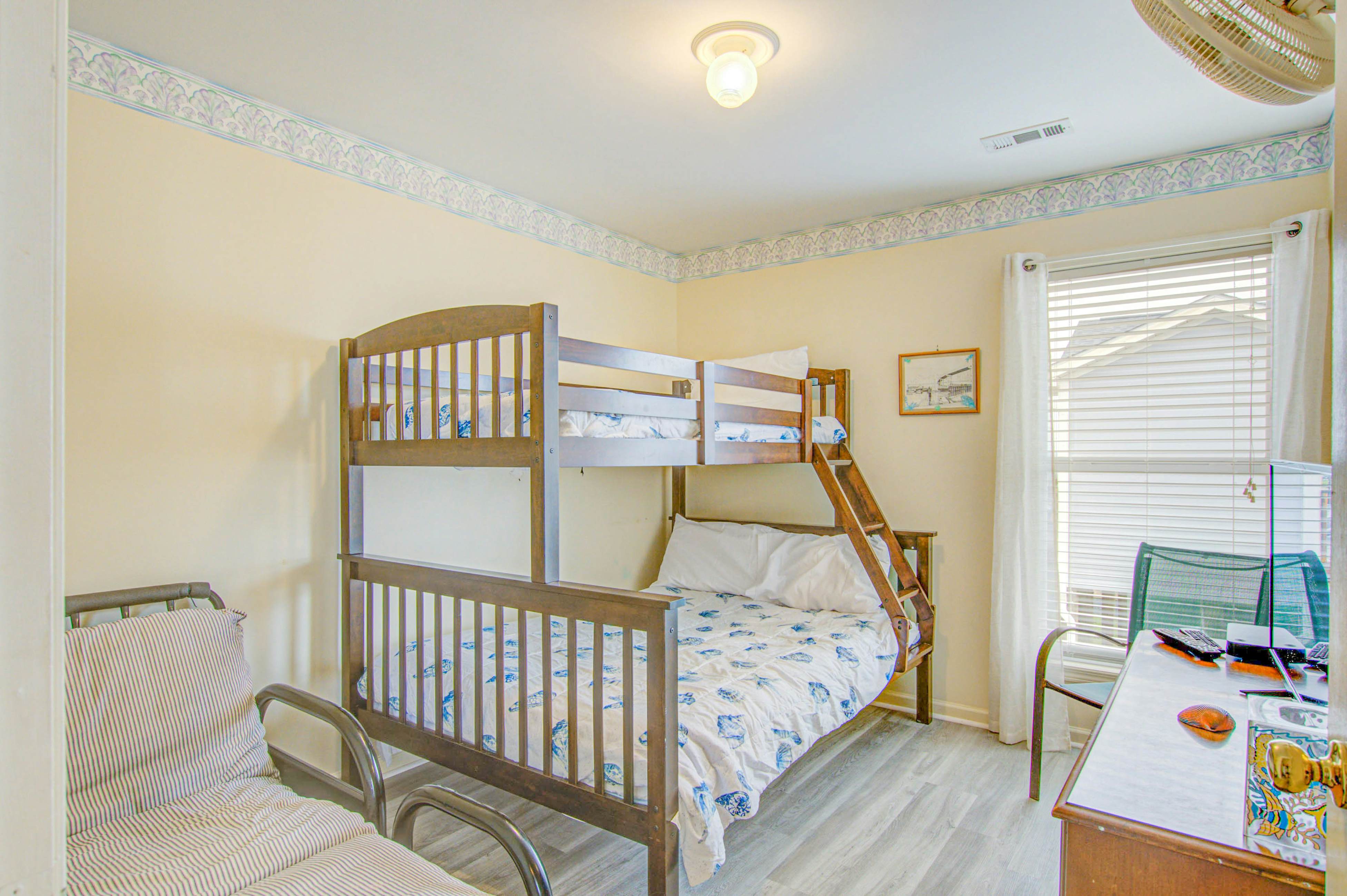 HB01 1 Anchors Away Oceanfront