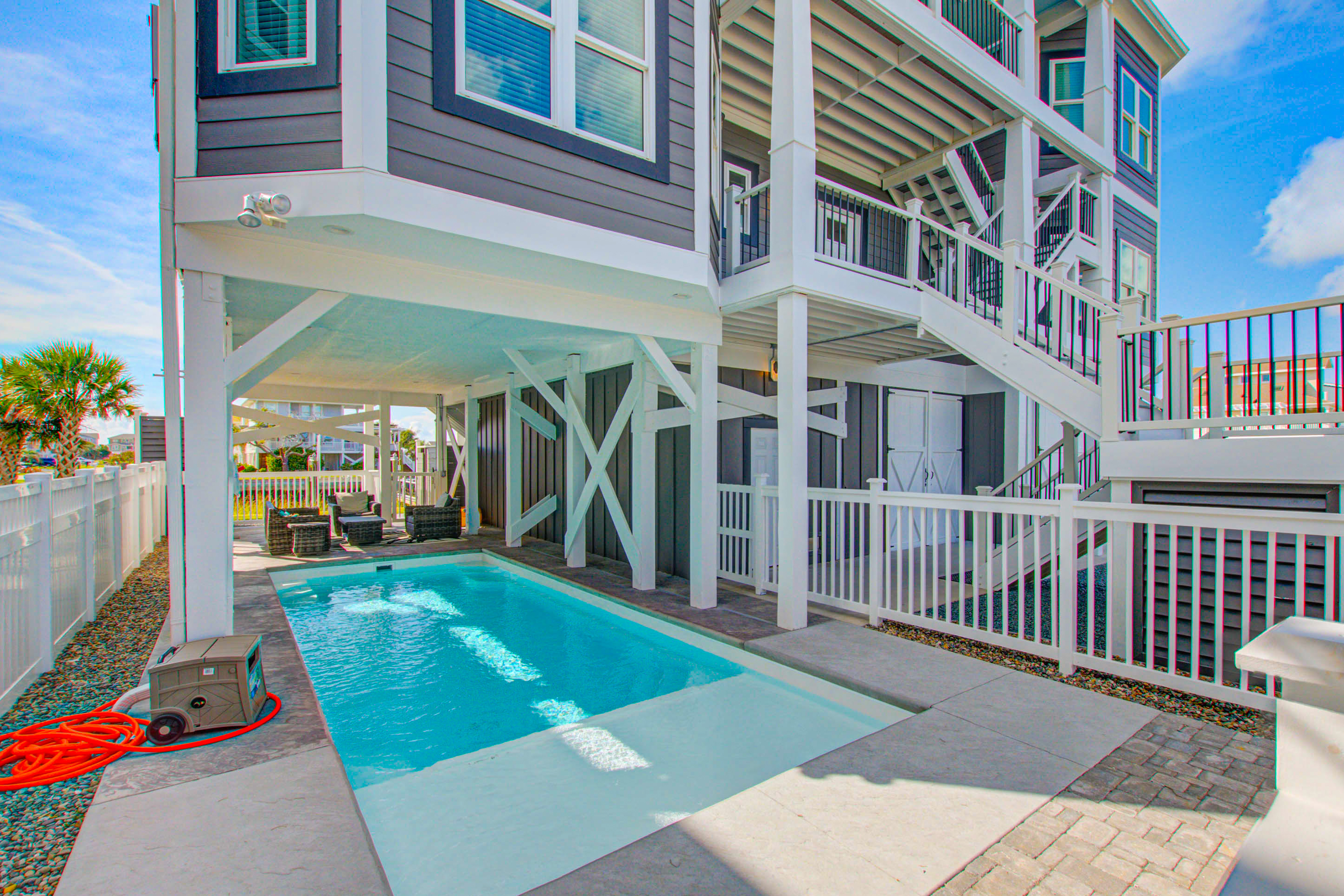 Waterfront duplex w/ dock, shared pool, fast WiFi & central AC