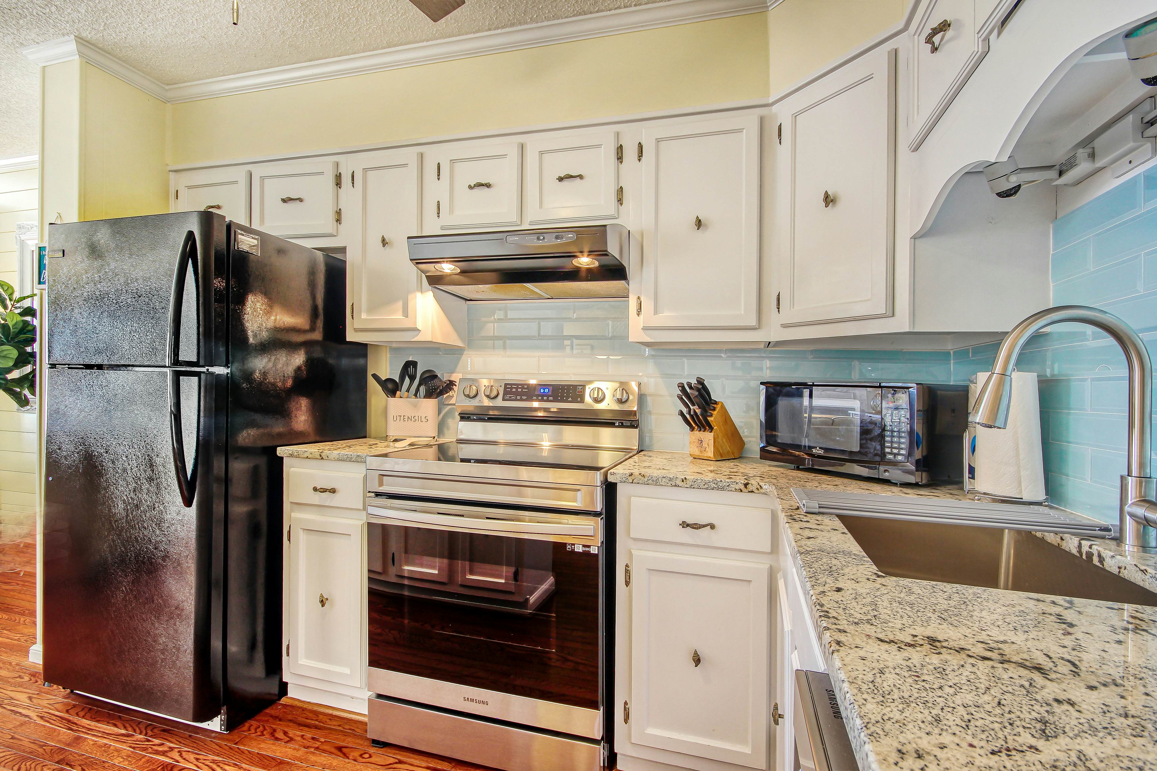 HB54 Captain's Villa 6-D Our White Pearl