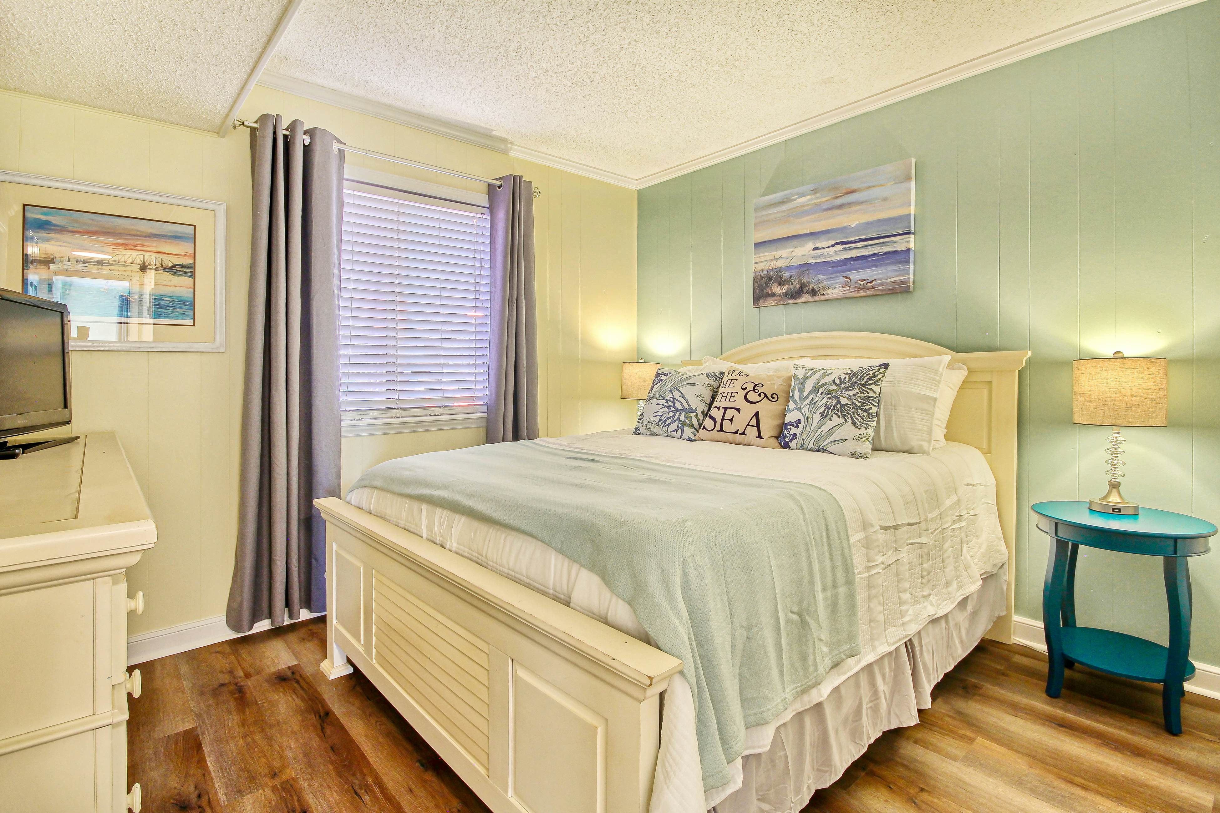 HB54 Captain's Villa 6-D Our White Pearl