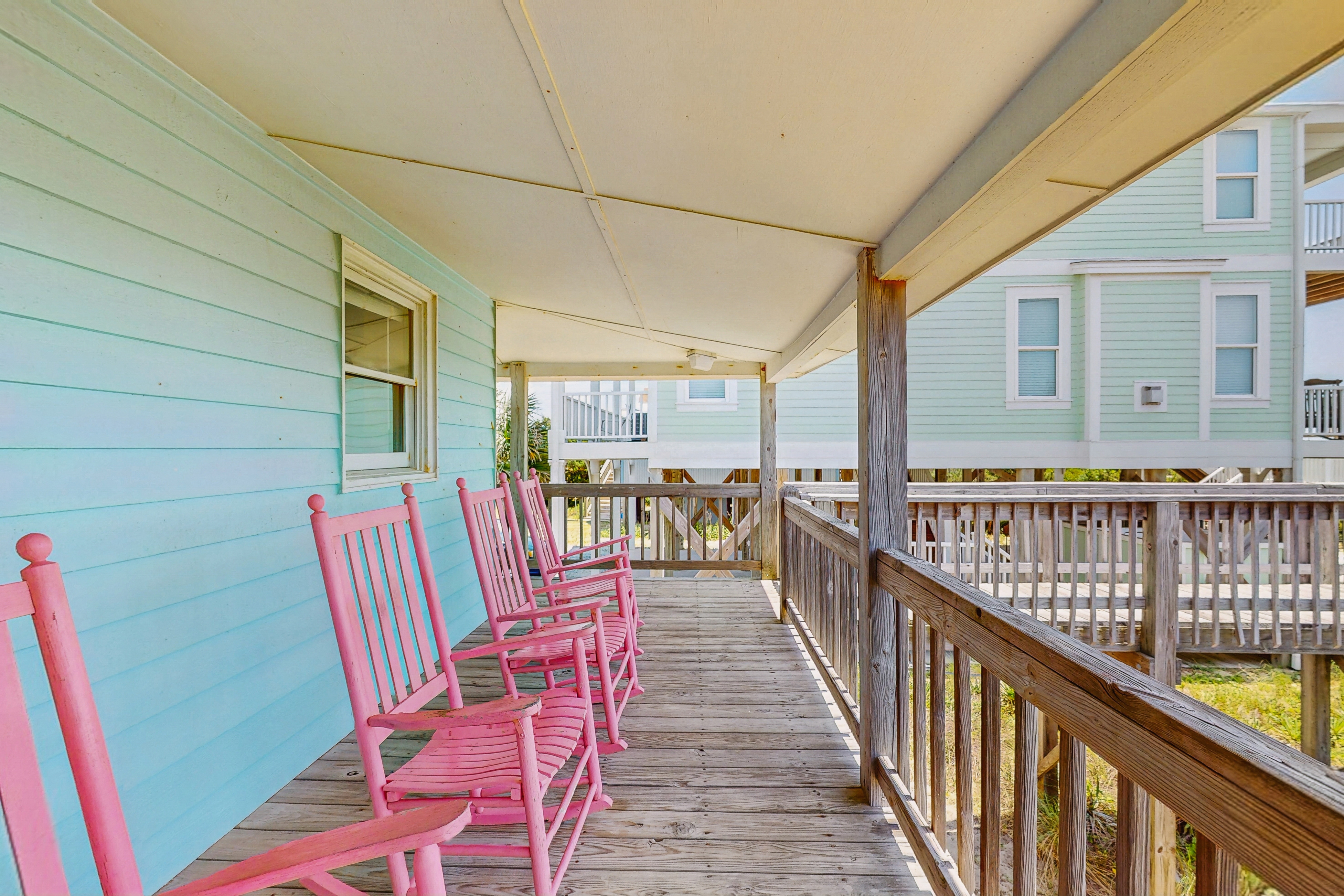 Bright, Beachfront Family Home w/Central AC, WiFi, Ping-Pong Table, W/D, Deck