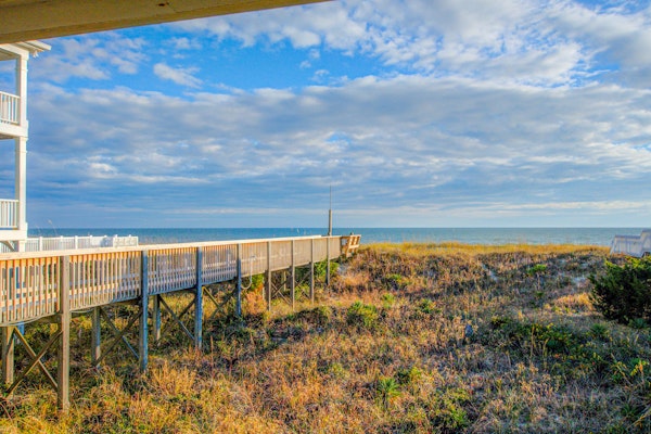 Bright, Beachfront Family Home w/Central AC, WiFi, Ping-Pong Table, W/D, Deck