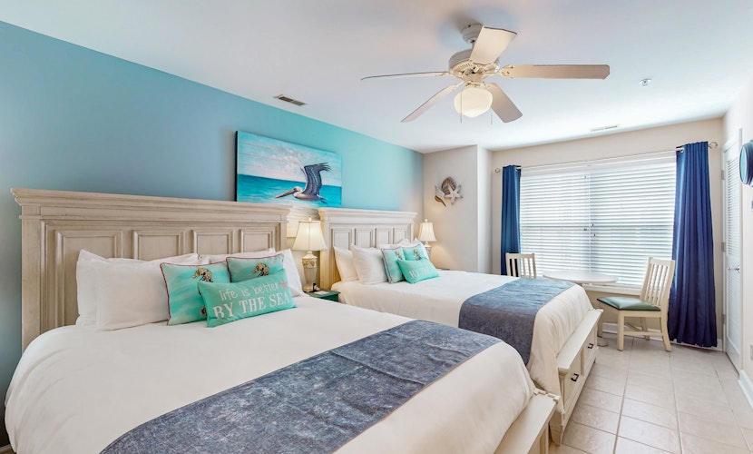 Coastal Condo with outdoor pool and golf courses nearby