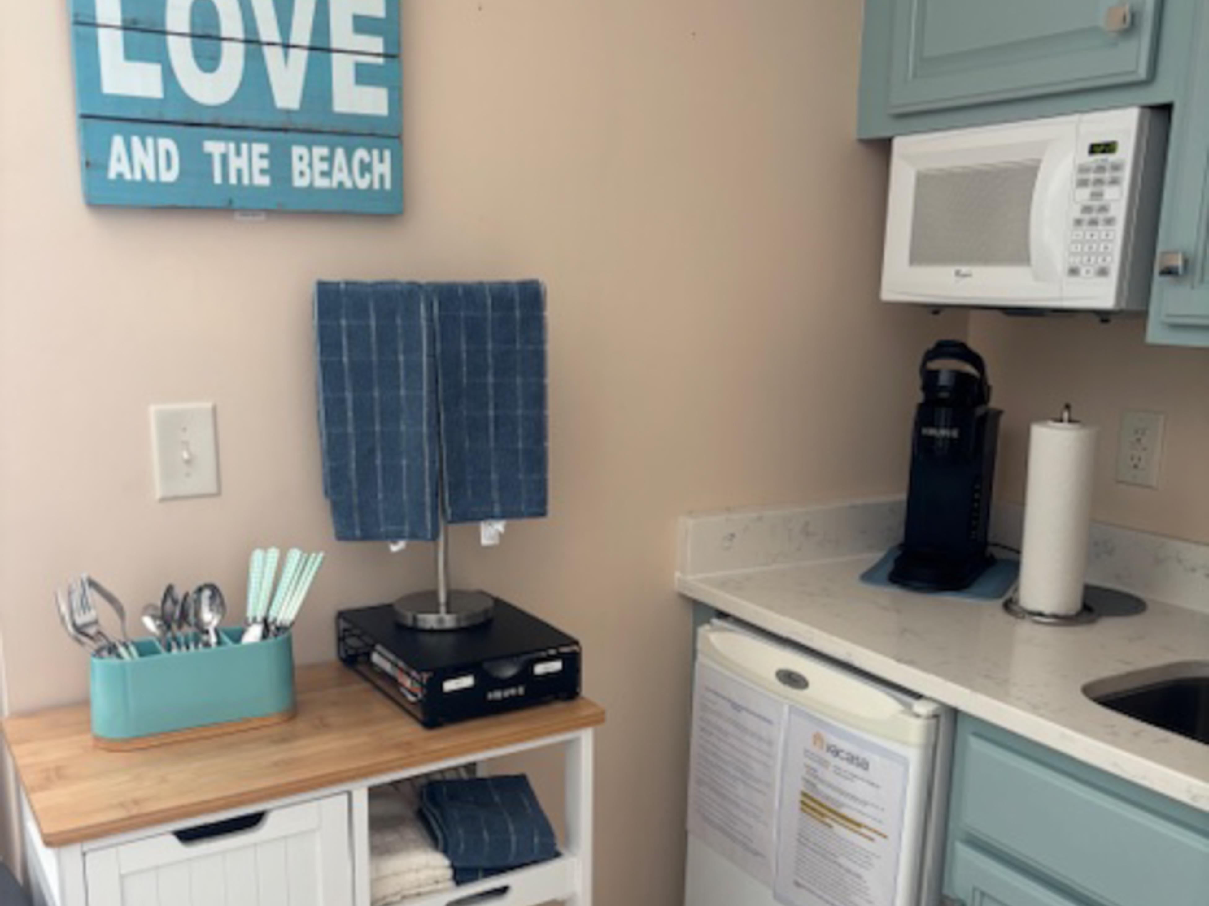 Coastal Condo with outdoor pool and golf courses nearby