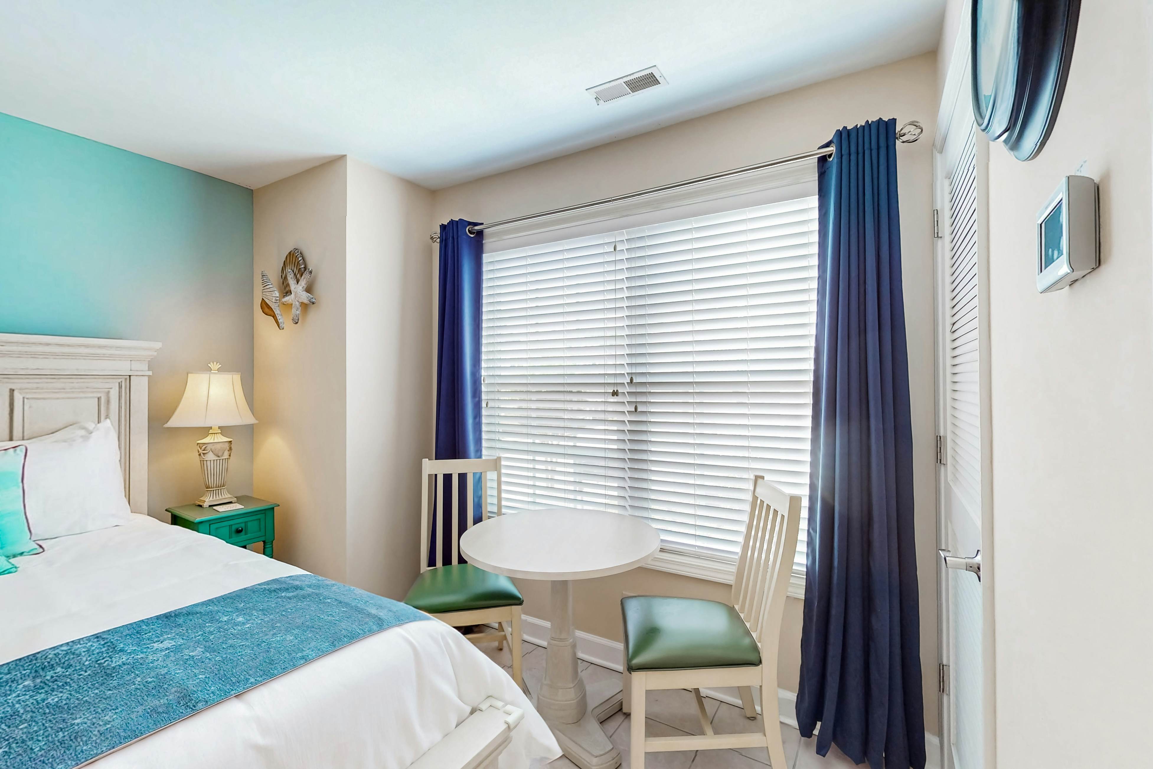 CAL18 Cozy in Calabash