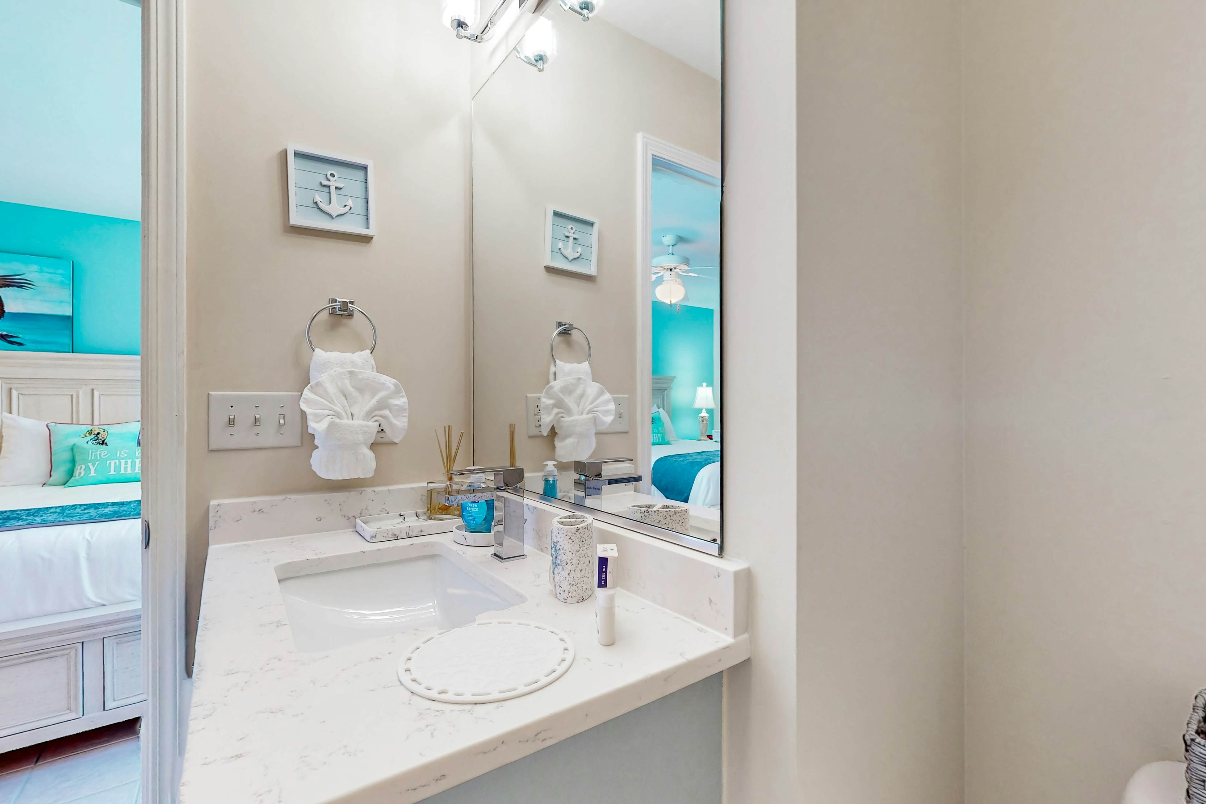 CAL18 Cozy in Calabash