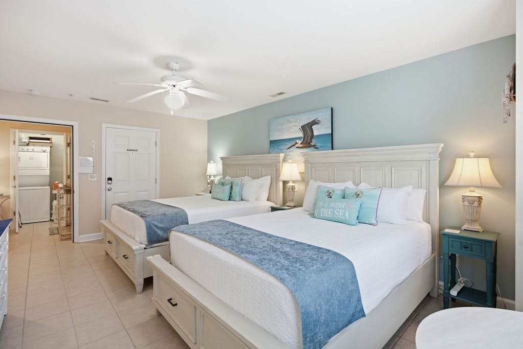 Coastal Condo with outdoor pool and golf courses nearby
