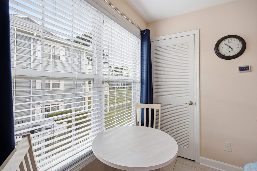 Coastal Condo with outdoor pool and golf courses nearby