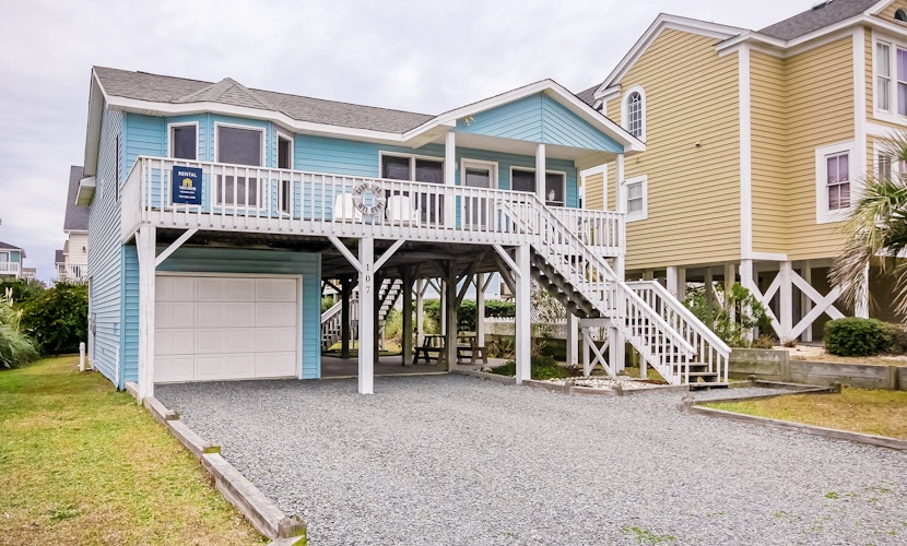 Fantastic house with WiFi, central AC, and private washer/dryer - steps to beach