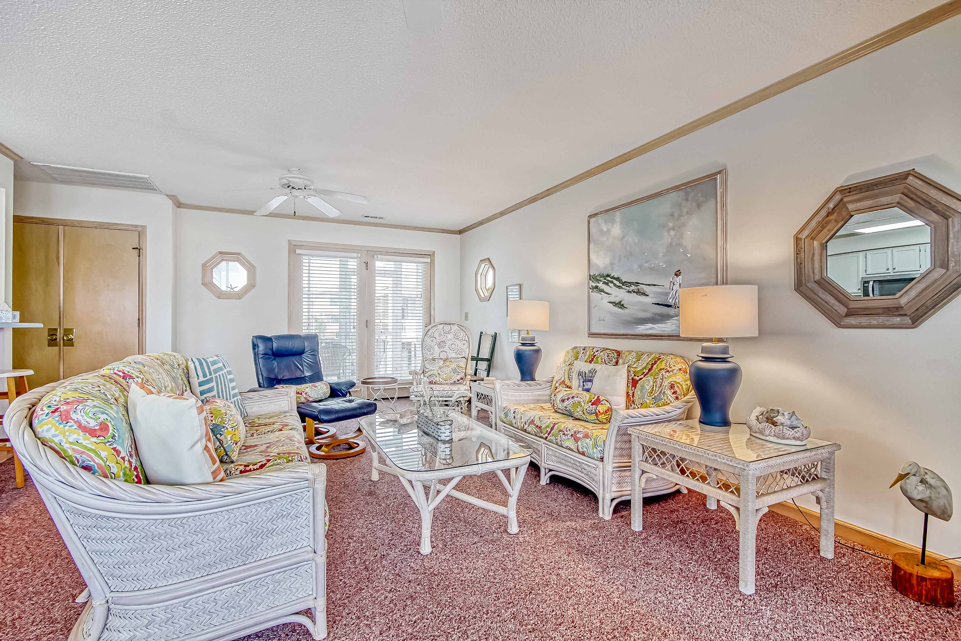 Fantastic house with WiFi, central AC, and private washer/dryer - steps to beach