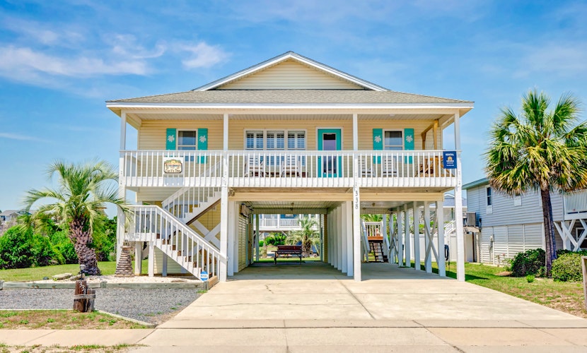 Magnificent house with central AC, patio, deck, W/D & screened porch